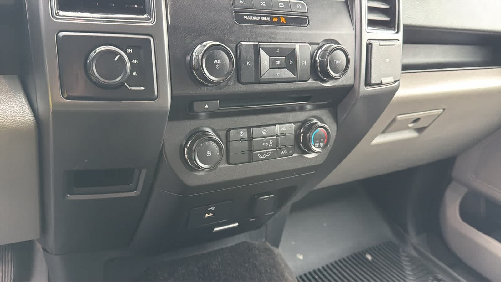 Thumbnail: 2018 Ford F-150 - 13