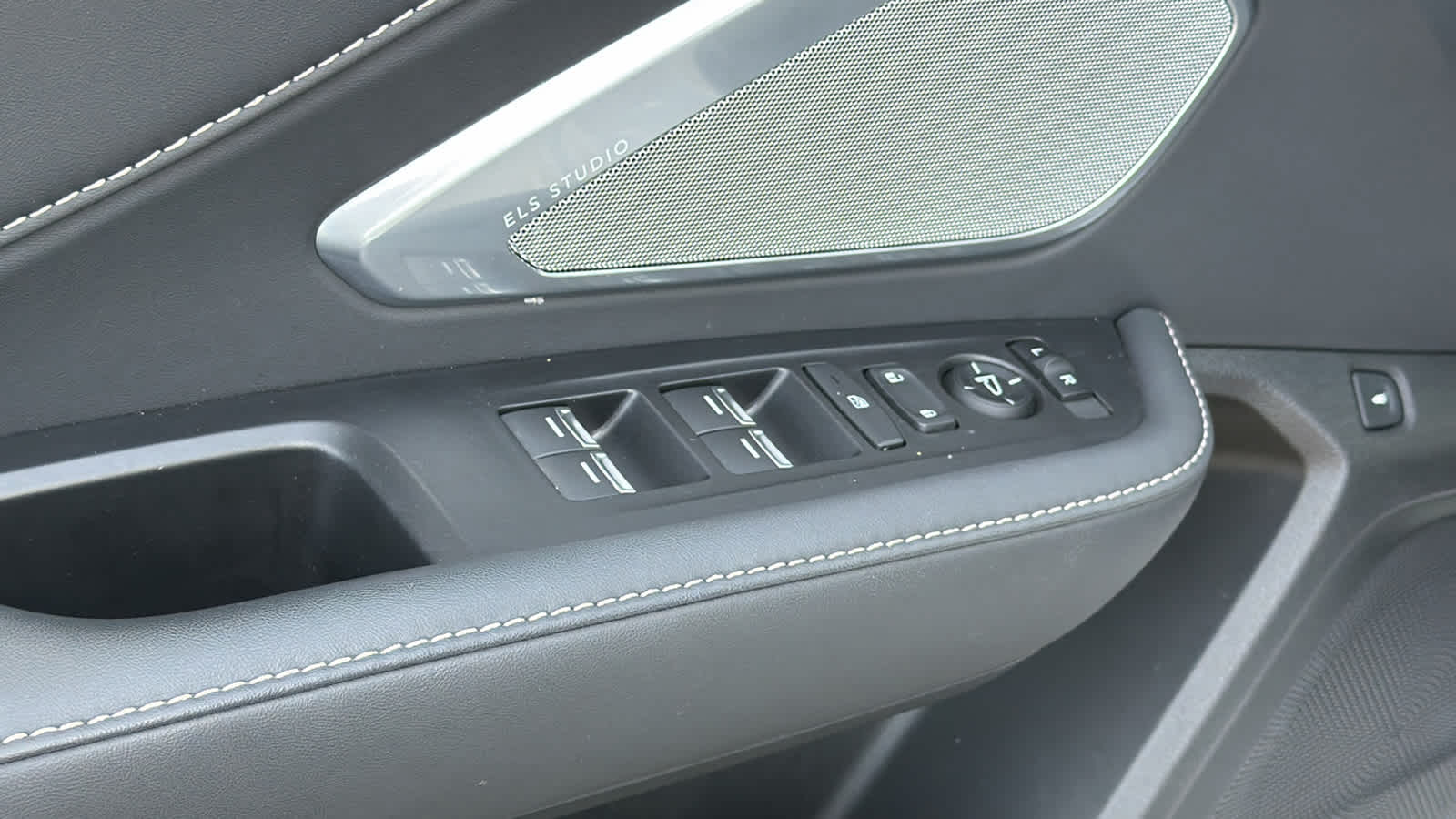 Thumbnail: 2023 Acura RDX - 21