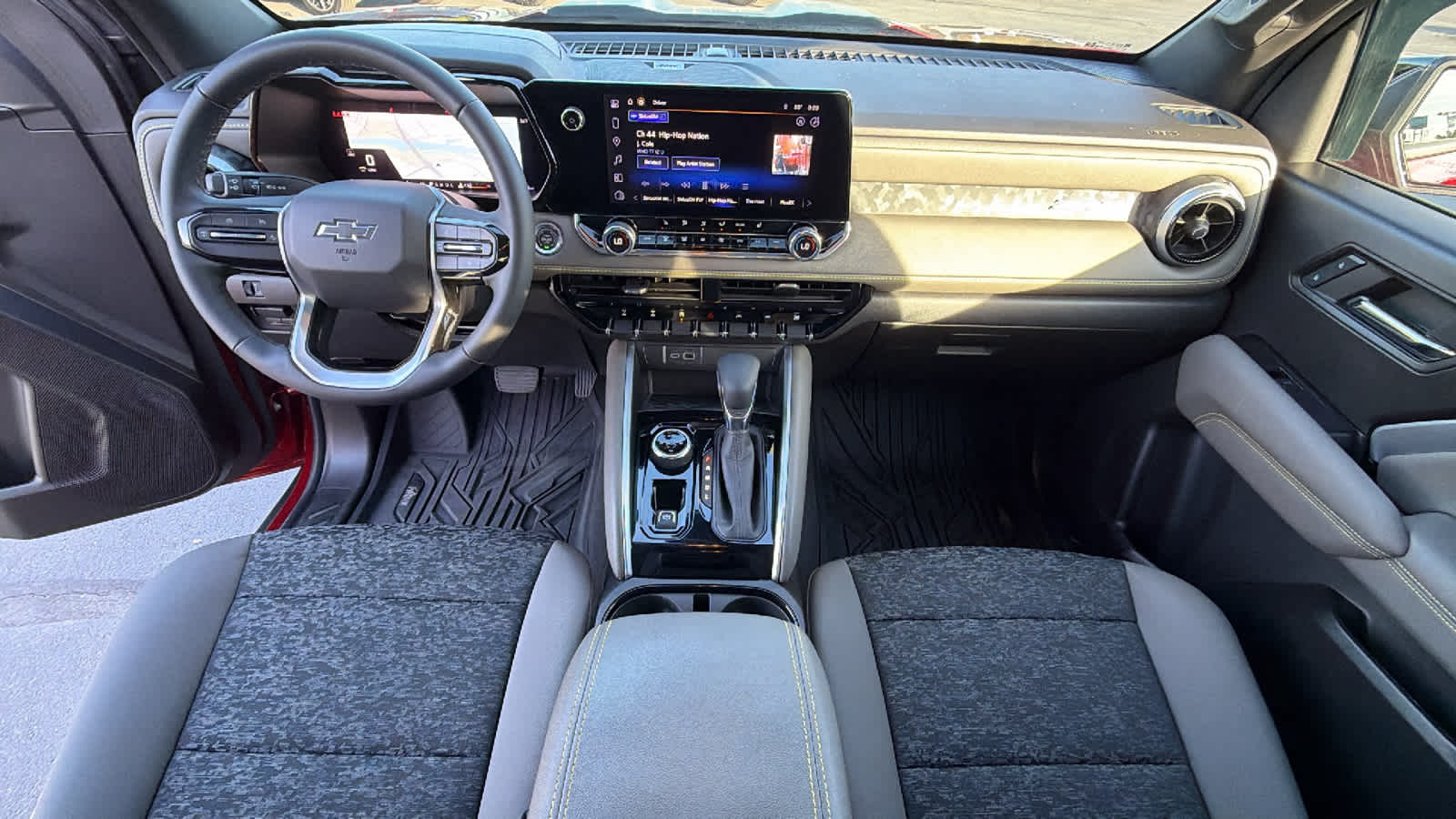 Thumbnail: 2024 Chevrolet Colorado - 26