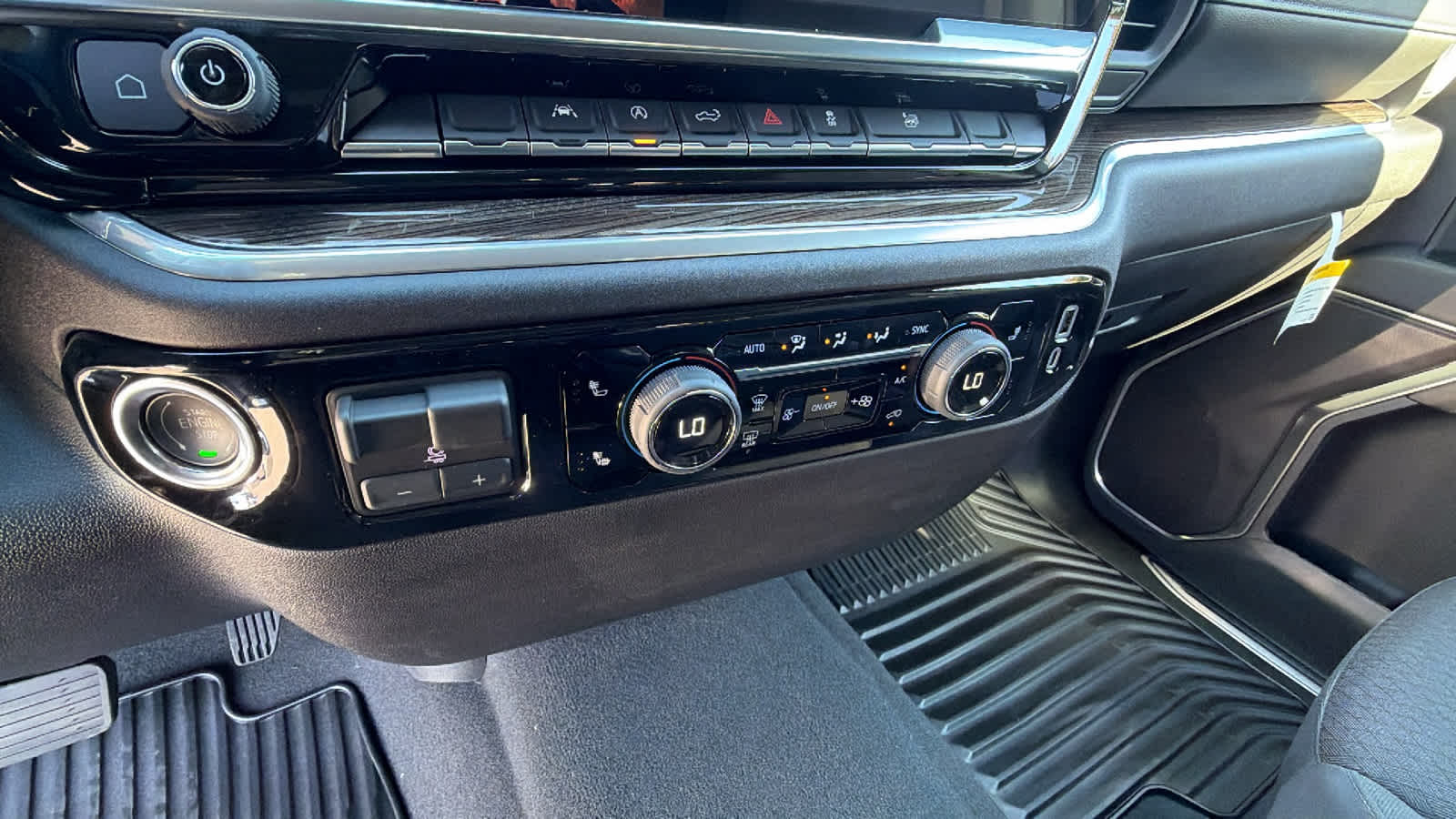 Thumbnail: 2026 Chevrolet Silverado 1500 - 14