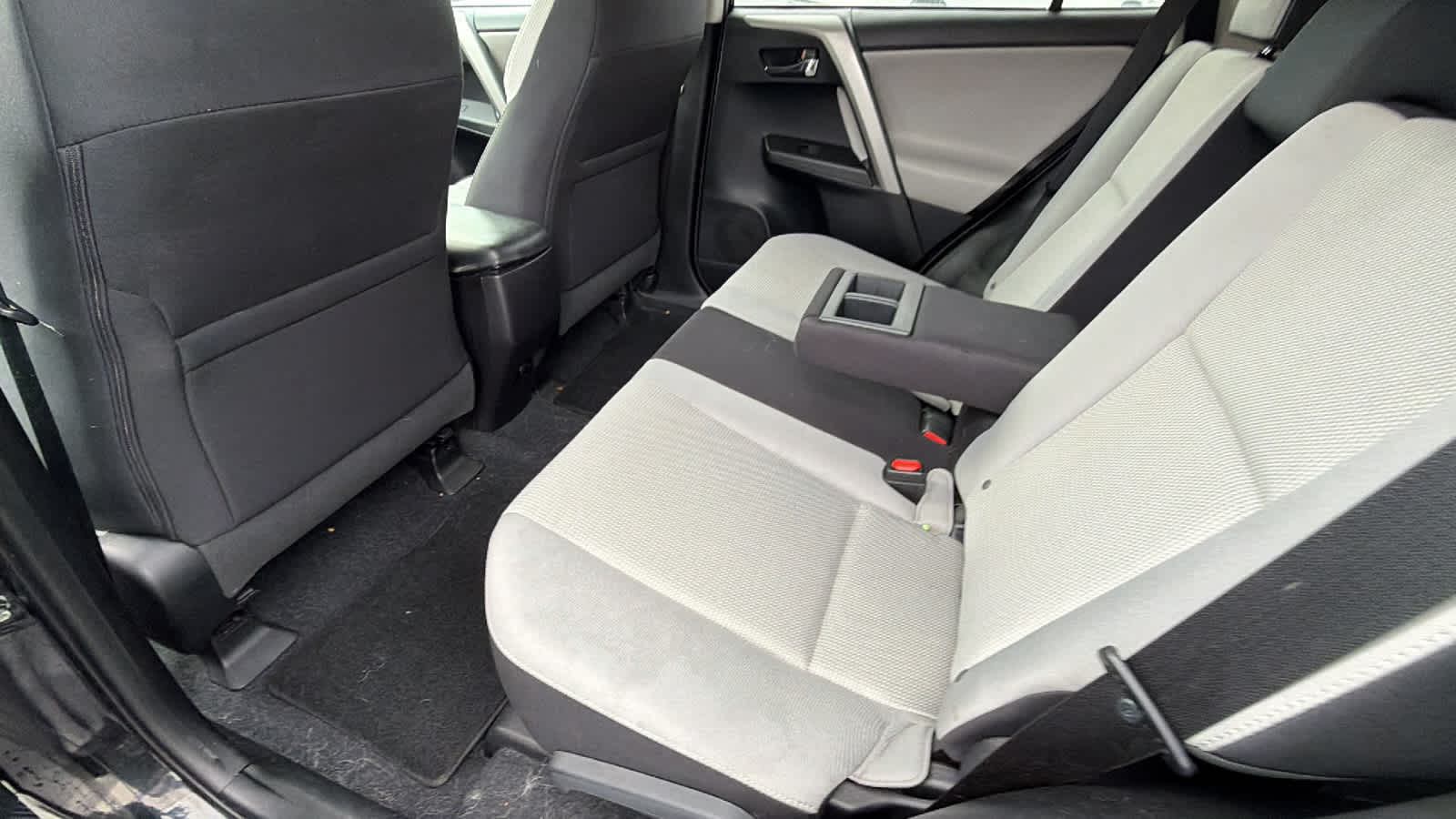 Thumbnail: 2018 Toyota RAV4 - 17