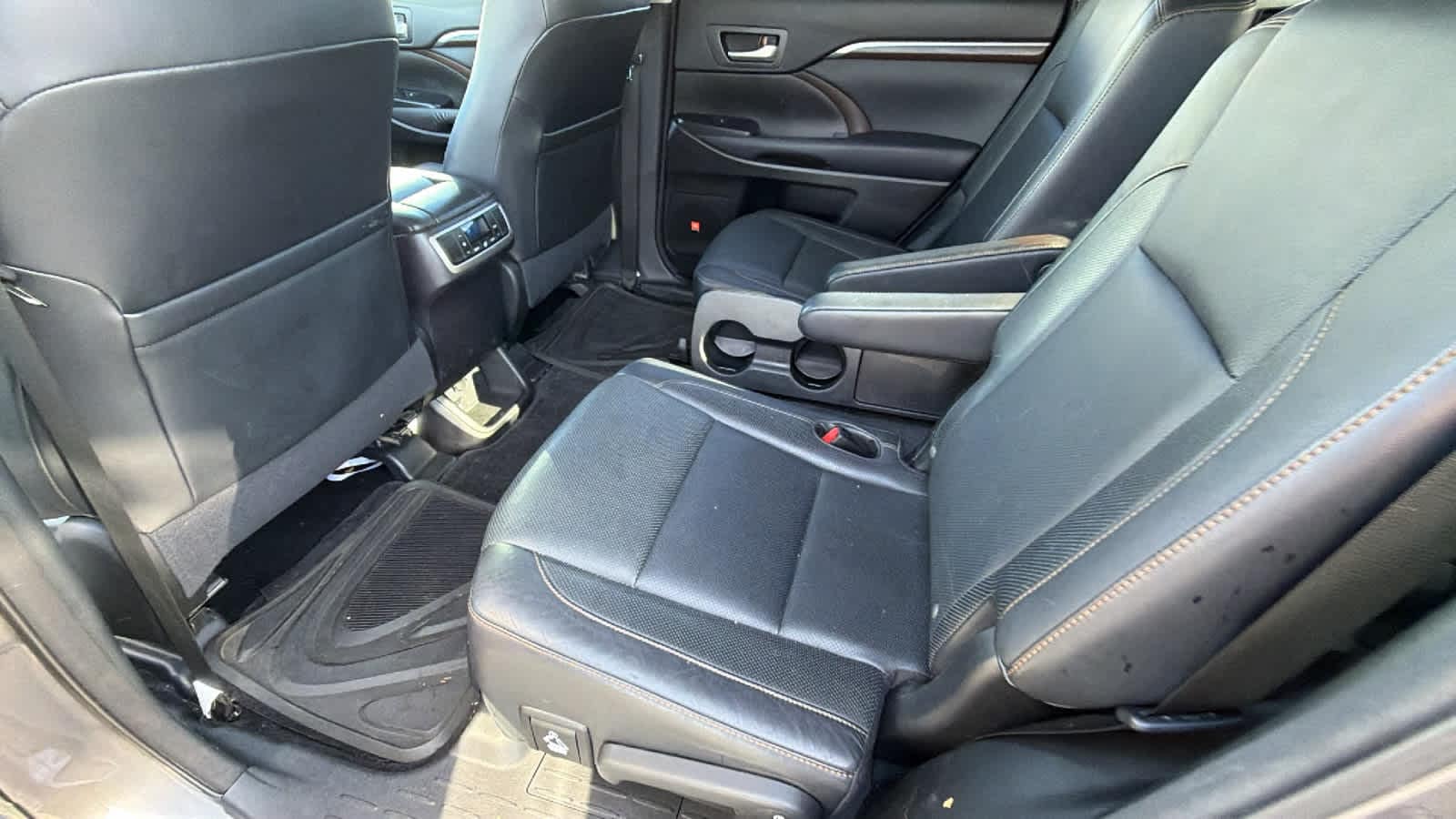 Thumbnail: 2014 Toyota Highlander - 17