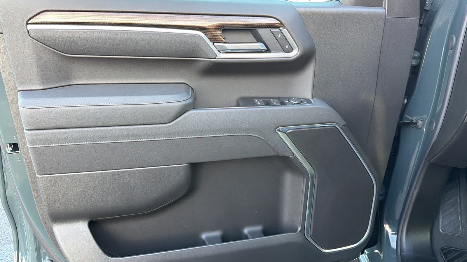 Thumbnail: 2026 Chevrolet Silverado 1500 - 23