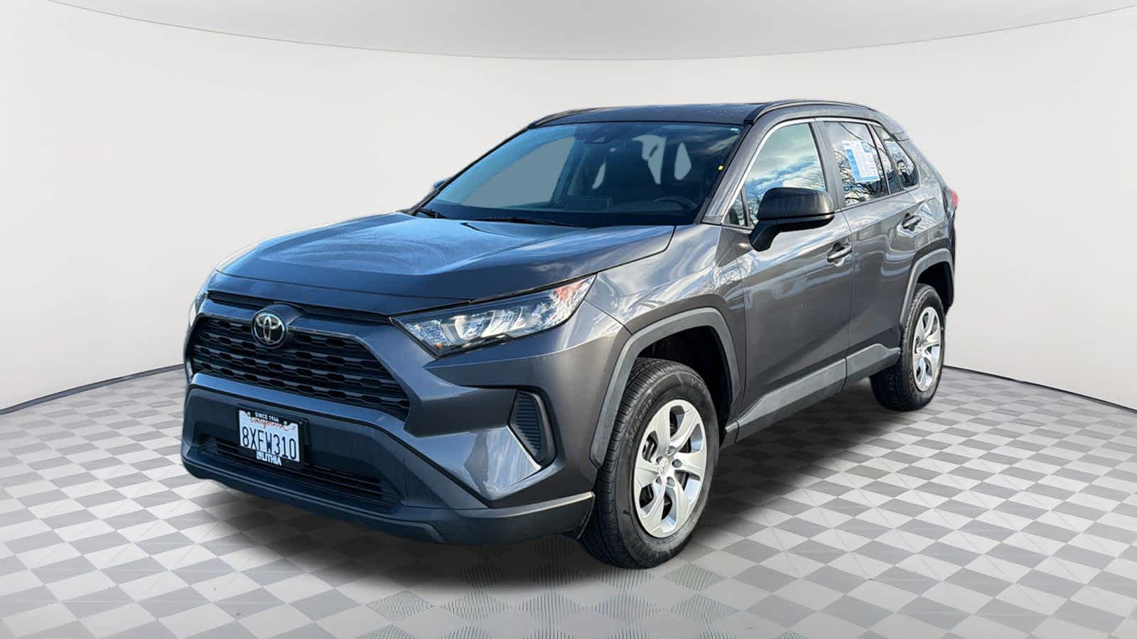 2021 Toyota RAV4 LE's photo