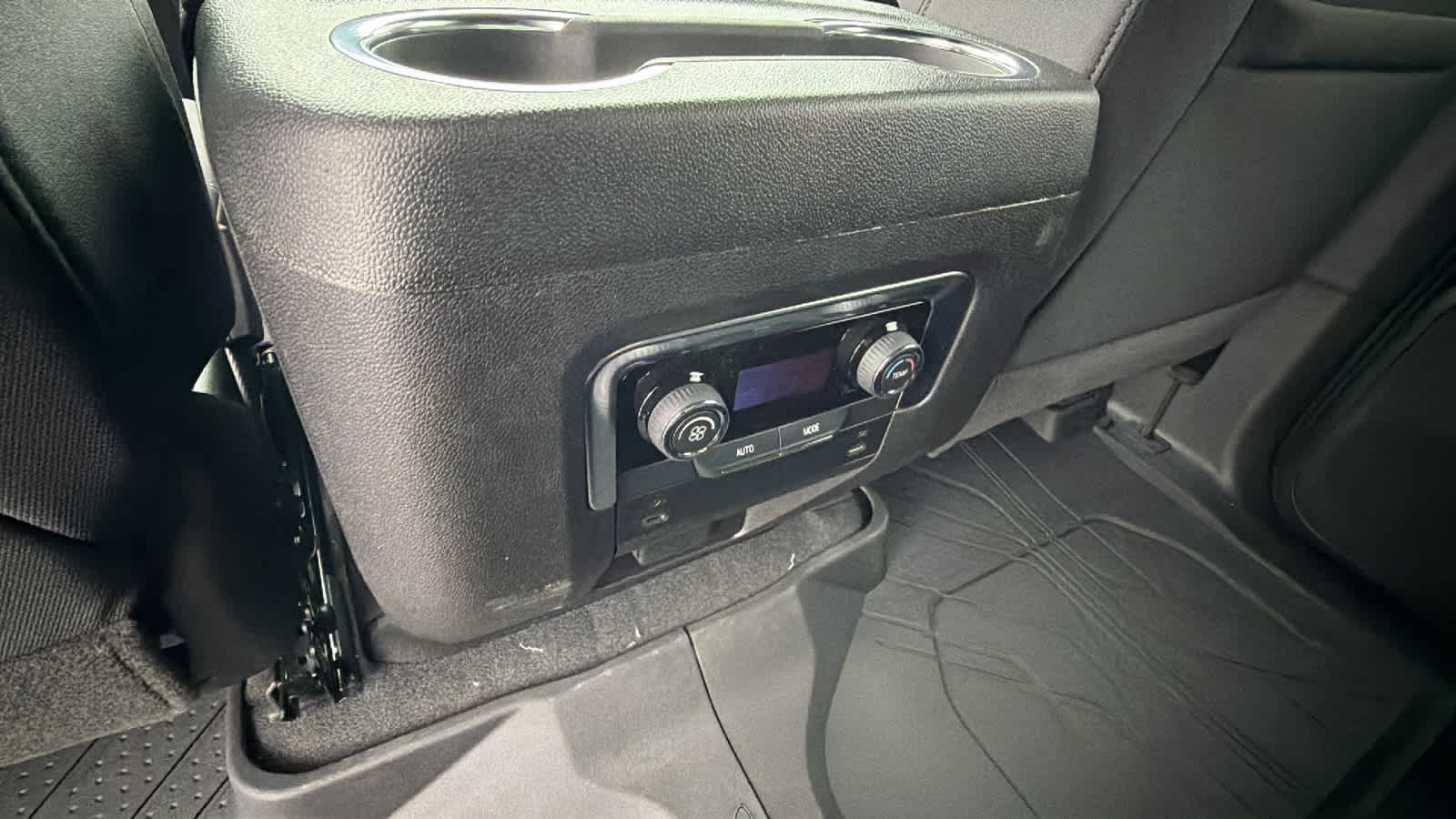 Thumbnail: 2026 Chevrolet Suburban - 25