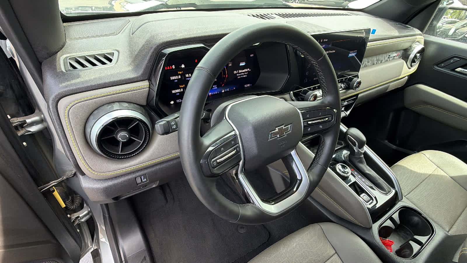 2025 Chevrolet Colorado ZR2 - Photo 10