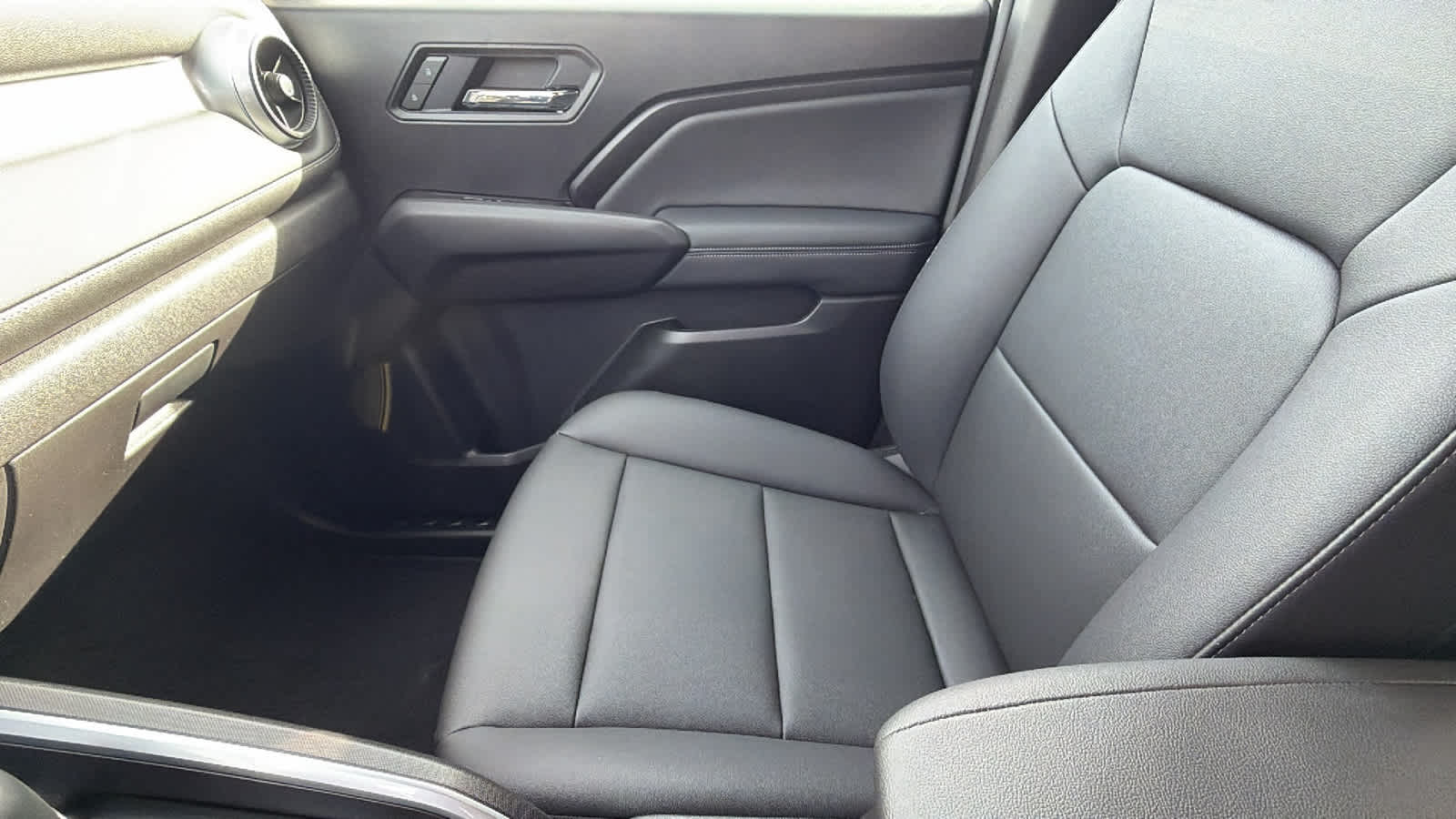 Thumbnail: 2026 Chevrolet Colorado - 12