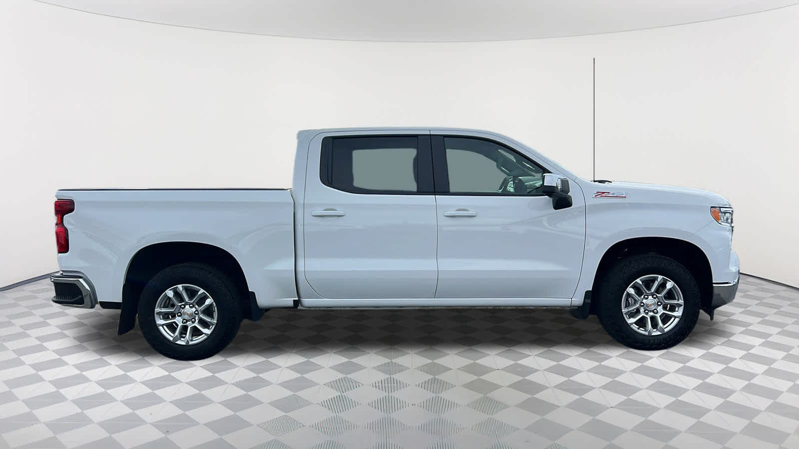 2025 Chevrolet Silverado 1500 LT photo 4