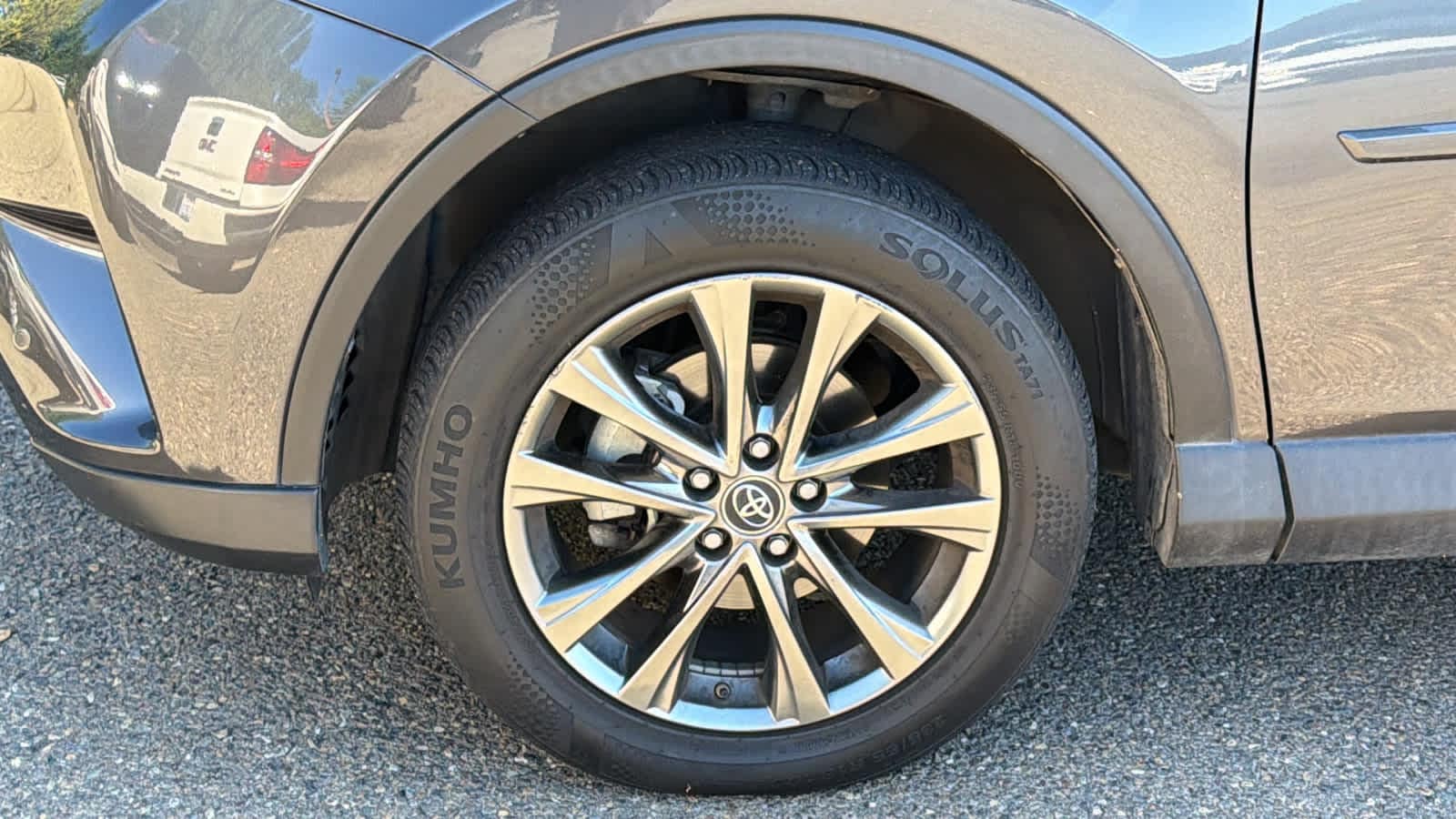 Thumbnail: 2018 Toyota RAV4 - 9