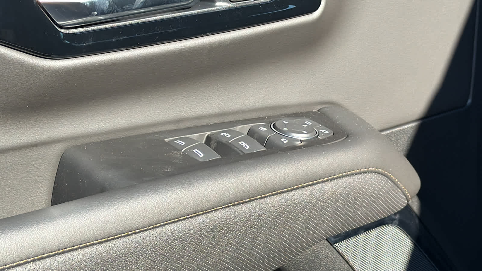 2026 Chevrolet Suburban High Country - Photo 22