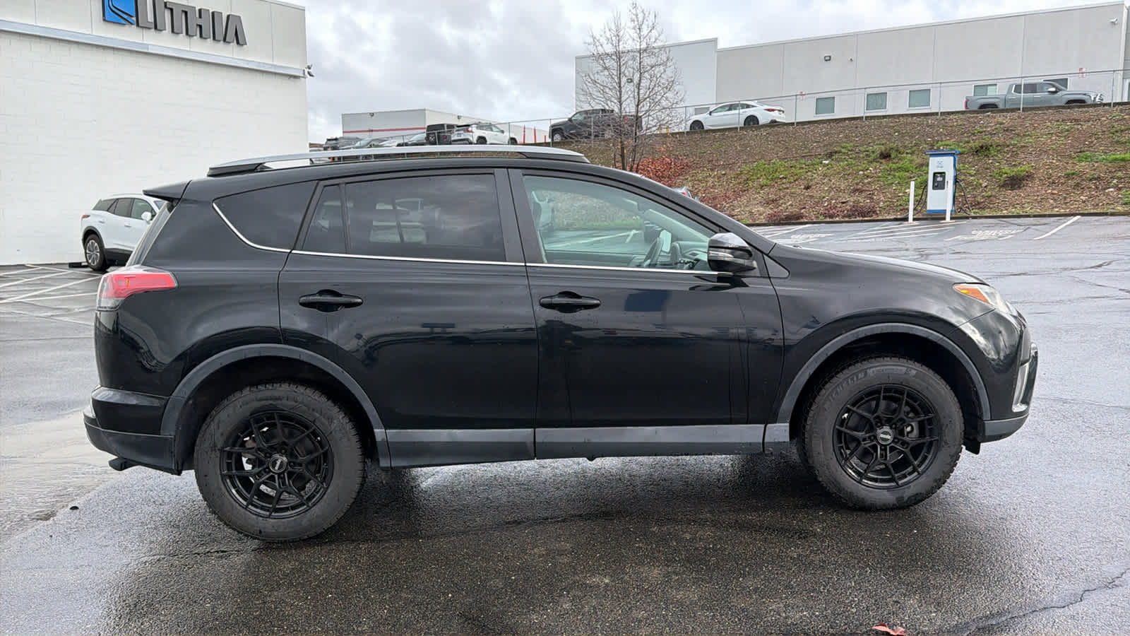 Thumbnail: 2018 Toyota RAV4 - 4