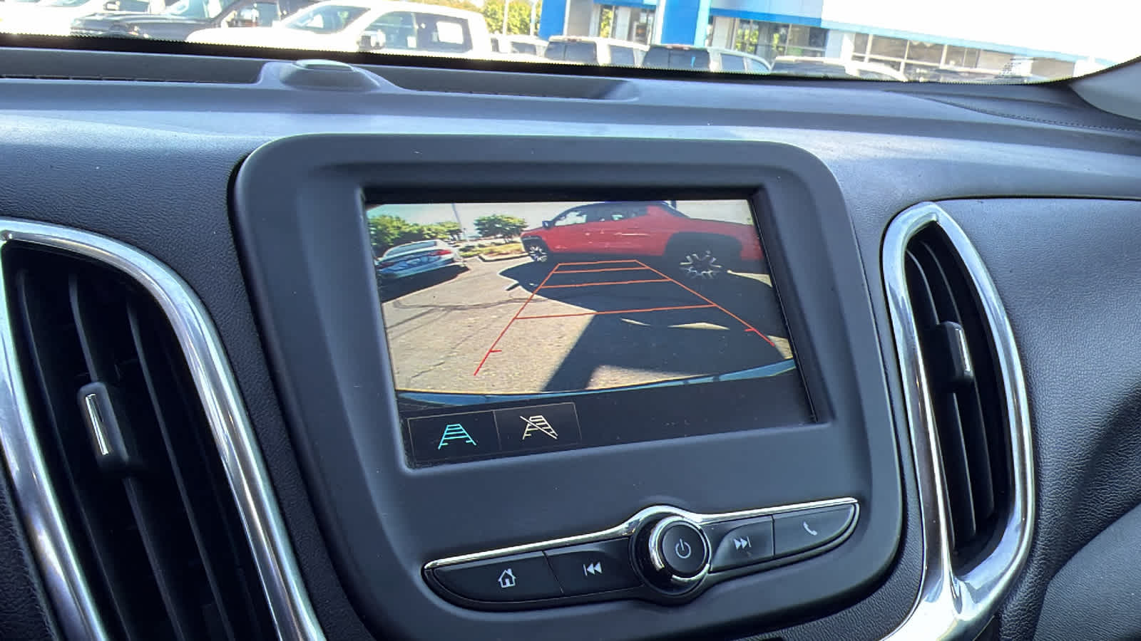 Thumbnail: 2018 Chevrolet Equinox - 16