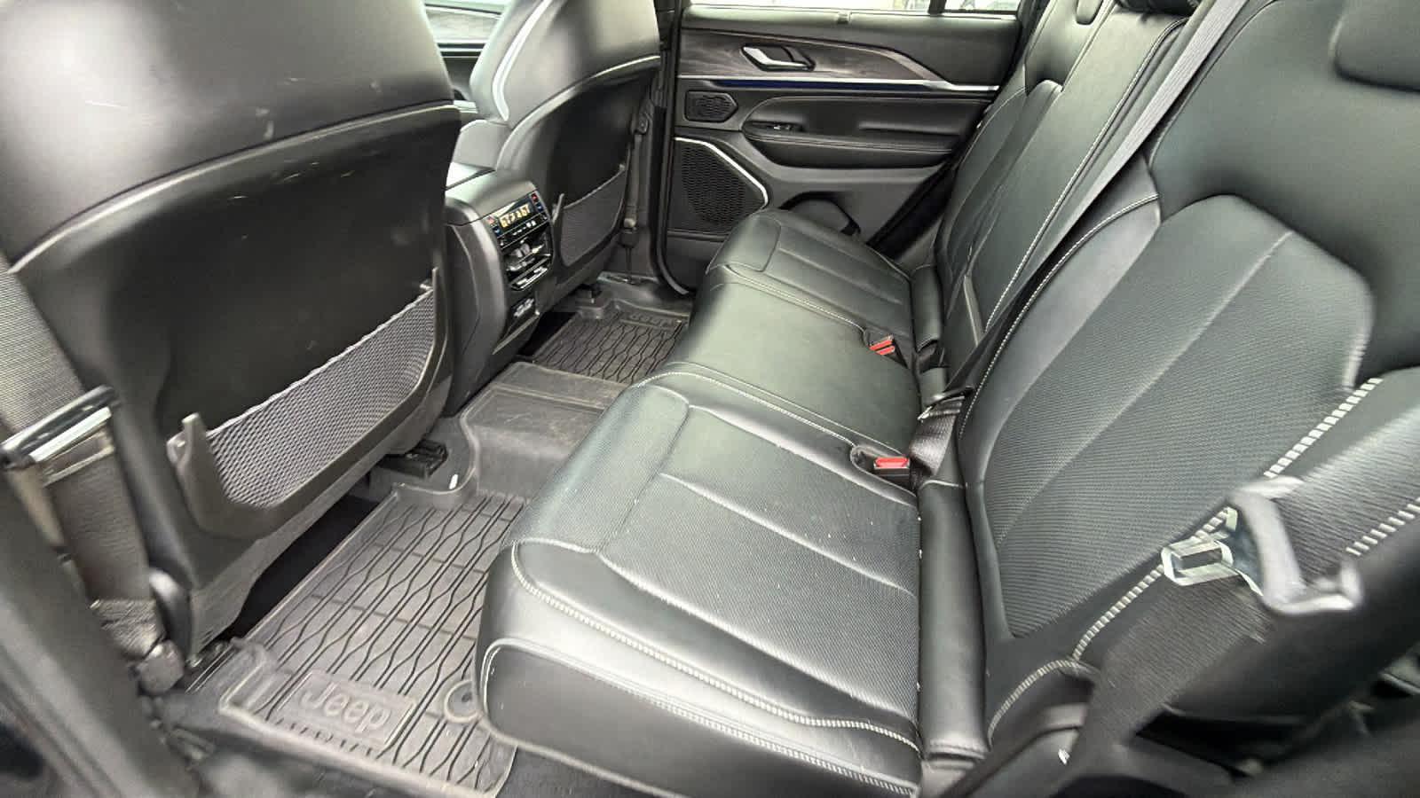 Thumbnail: 2023 Jeep Grand Cherokee - 17