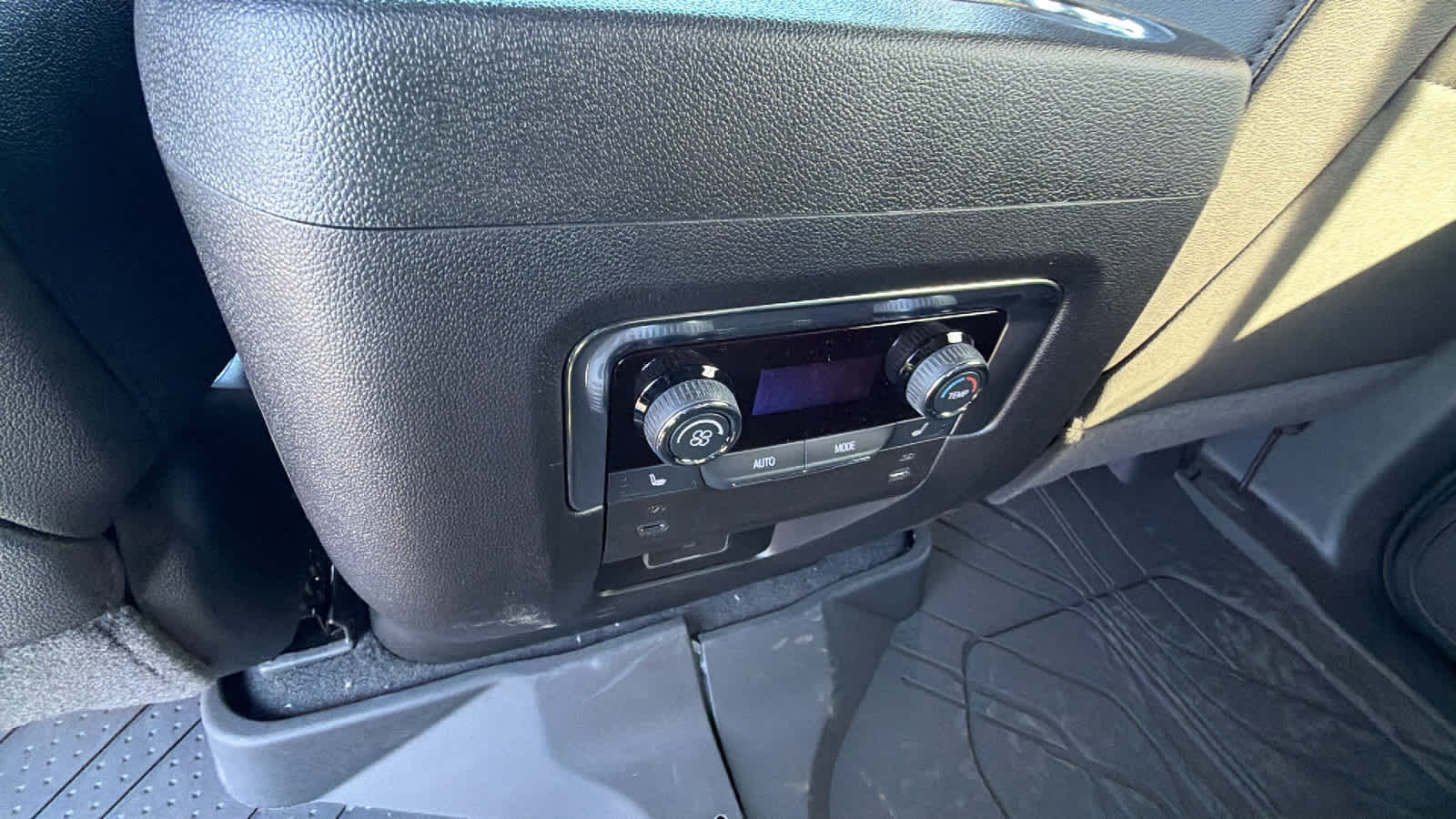 Thumbnail: 2025 Chevrolet Suburban - 25