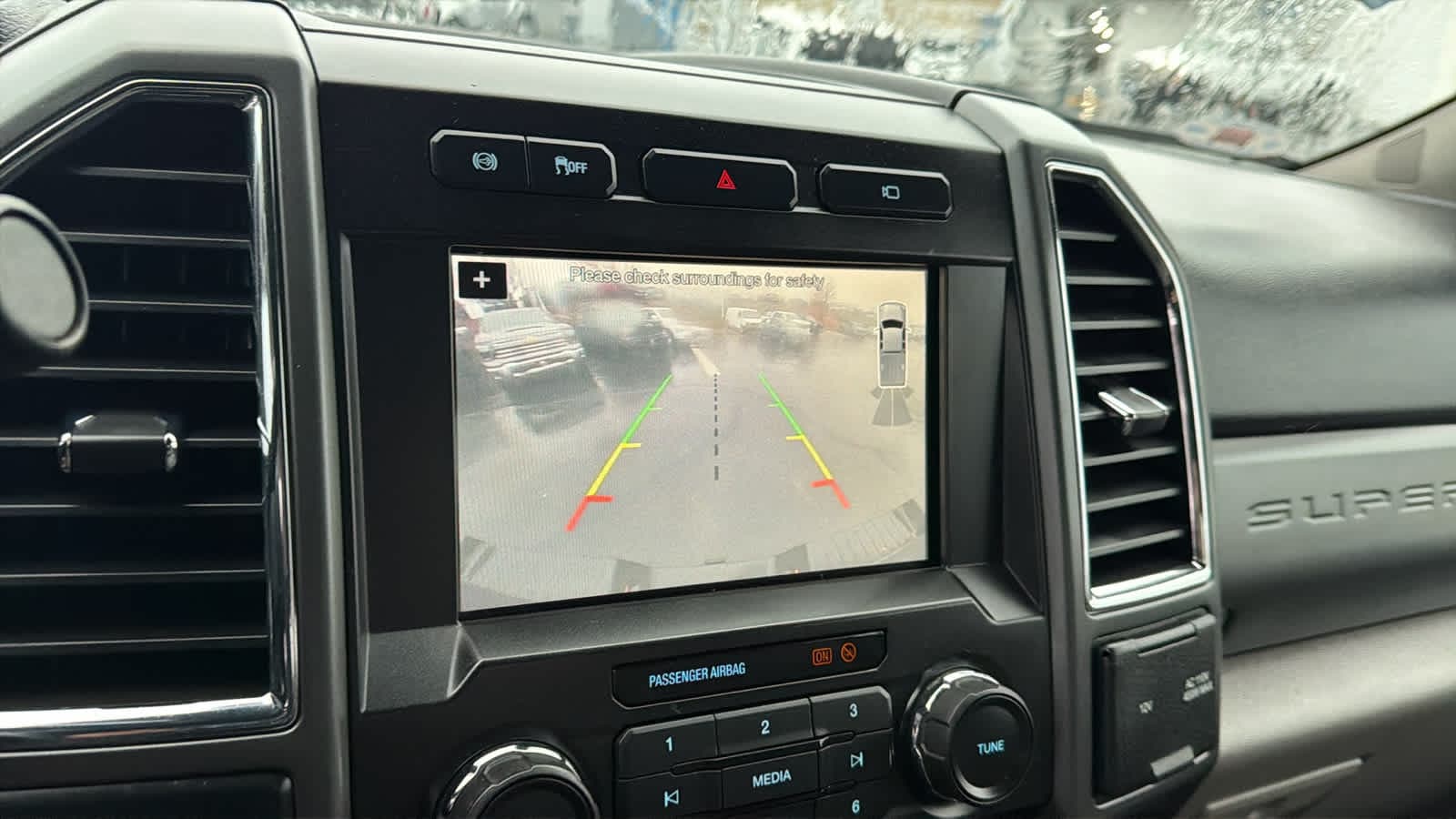 Thumbnail: 2018 Ford Econoline - 16