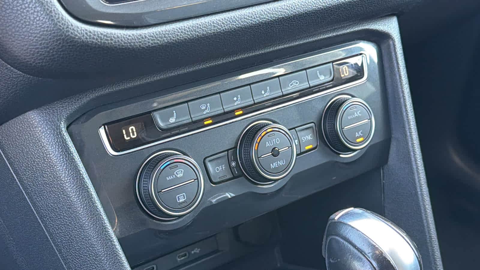 Thumbnail: 2021 Volkswagen Tiguan - 13