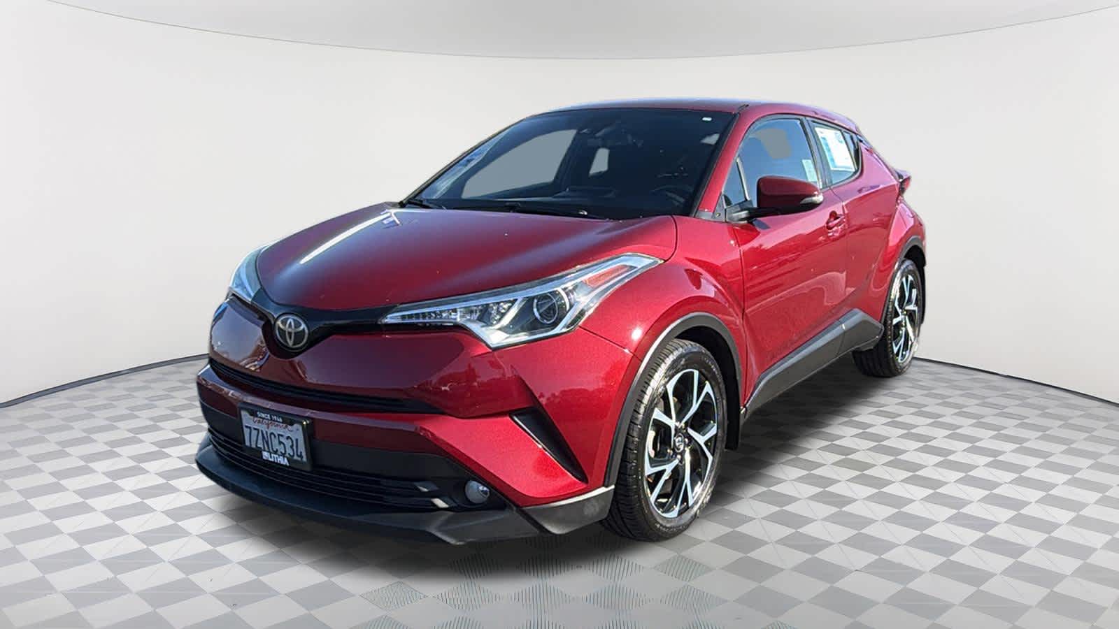 2018 Toyota C-HR XLE Premium's photo