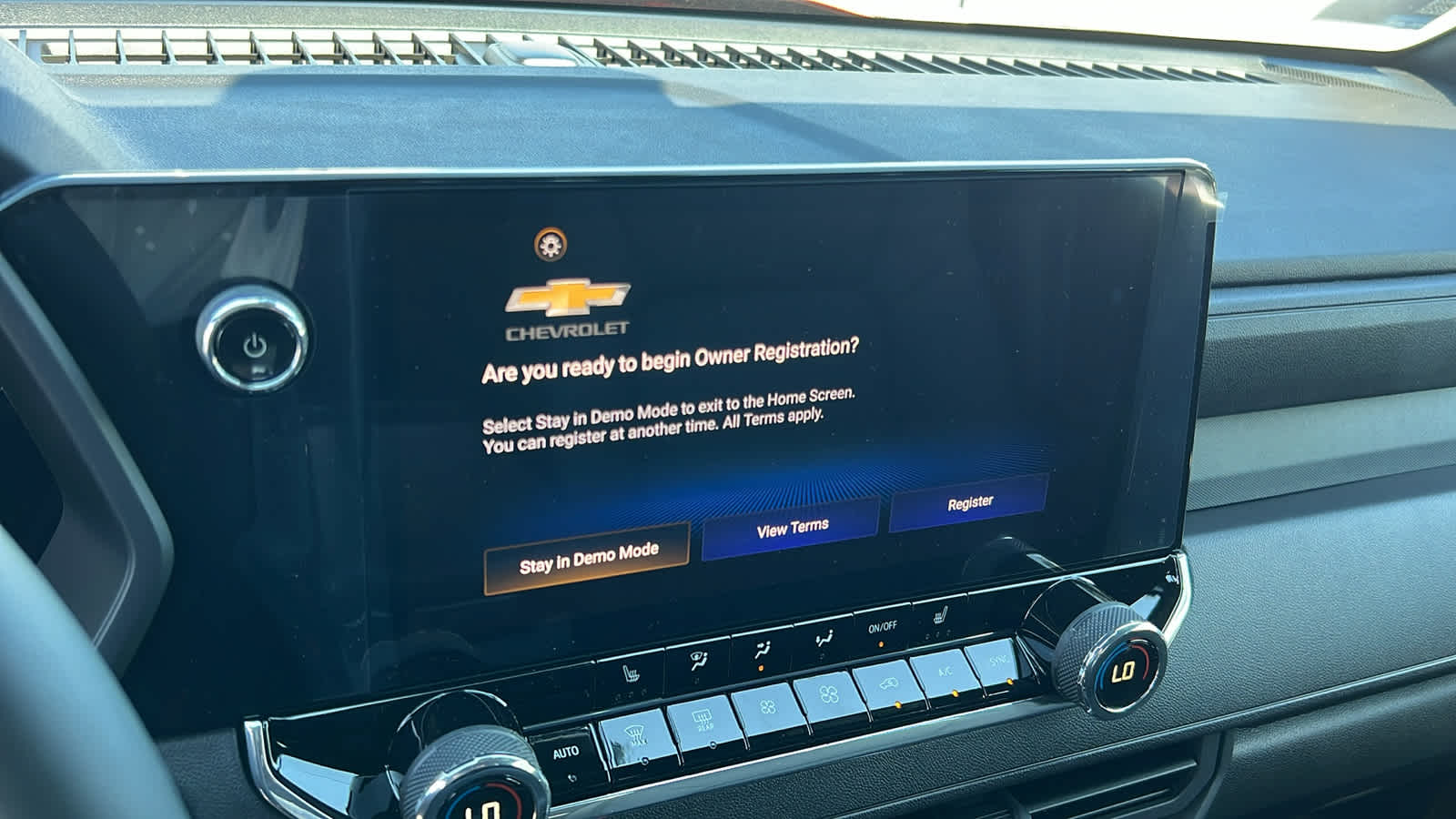 Thumbnail: 2026 Chevrolet Colorado - 15