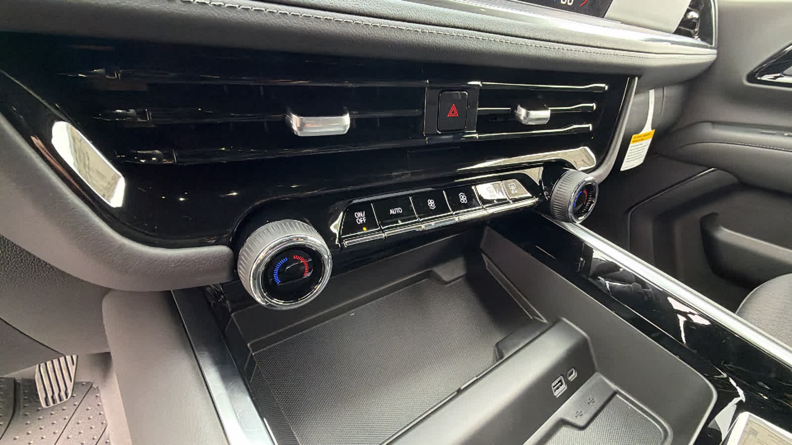 Thumbnail: 2026 Chevrolet Tahoe - 14