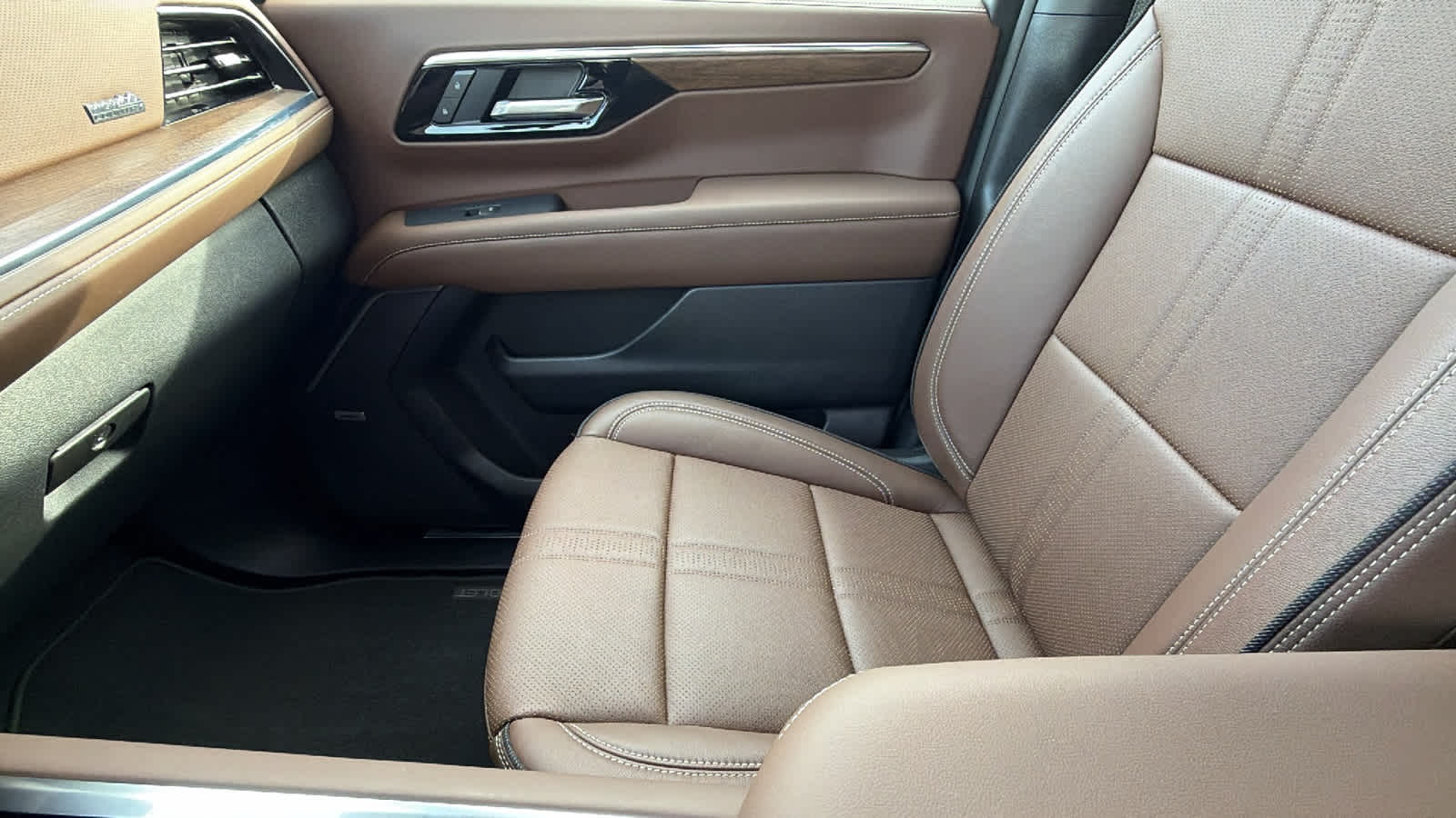 Thumbnail: 2025 Chevrolet Tahoe - 12