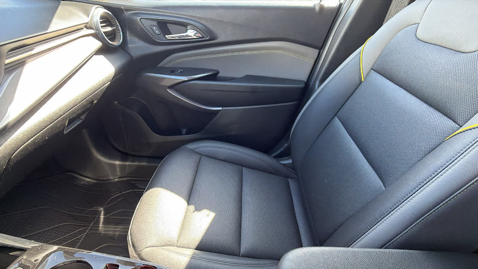 Thumbnail: 2024 Chevrolet Trax - 12