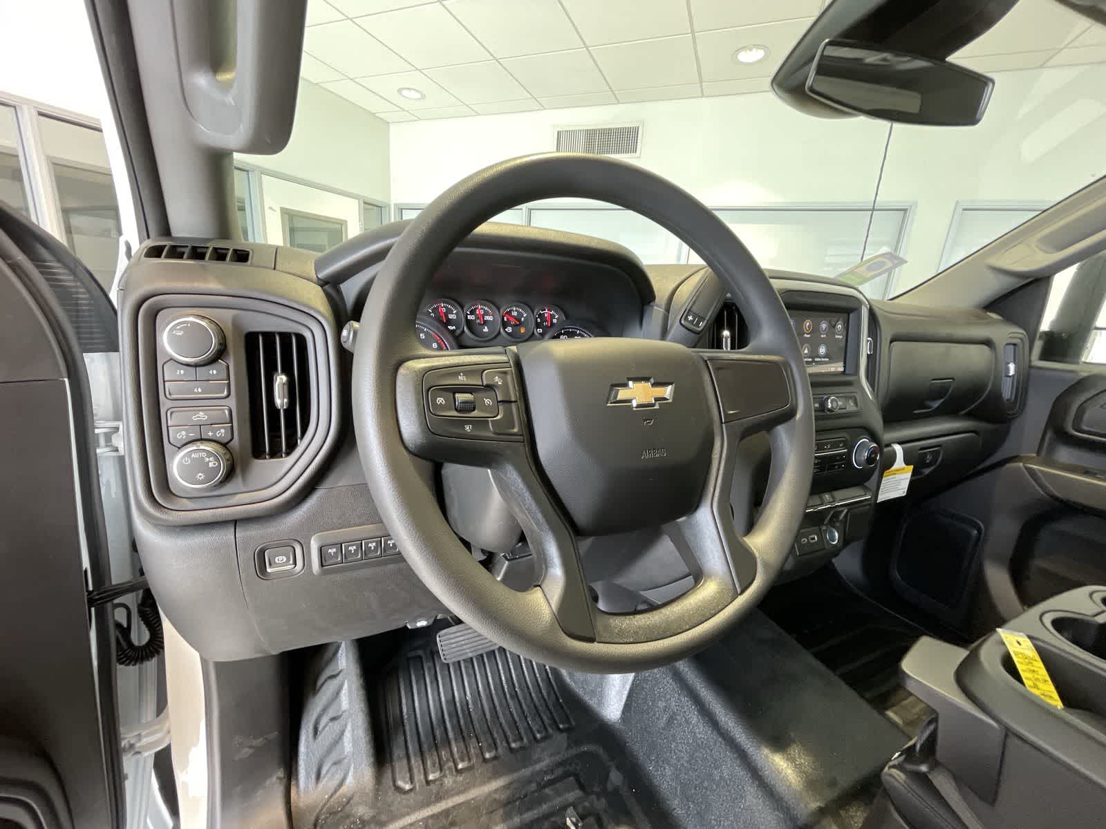 2024 Chevrolet Silverado 2500HD photo 2