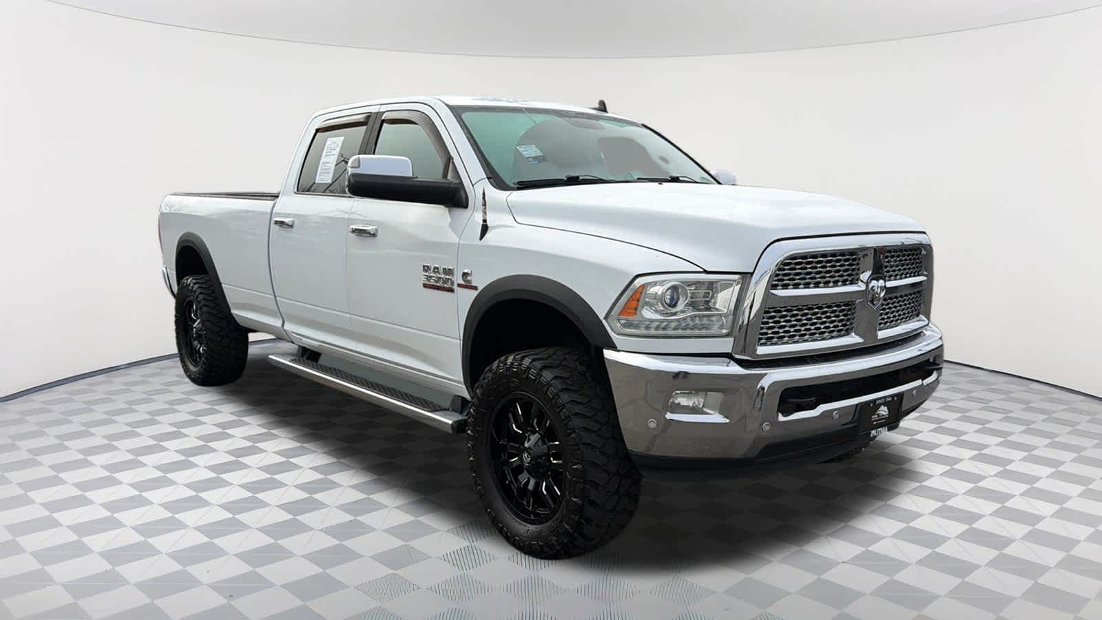 2016 Ram 3500 Laramie photo 3