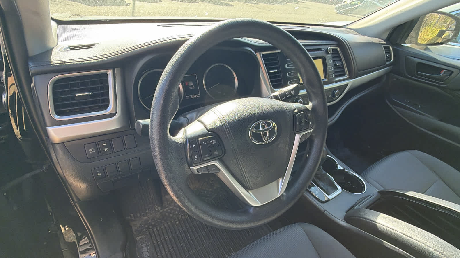 Thumbnail: 2019 Toyota Highlander - 8