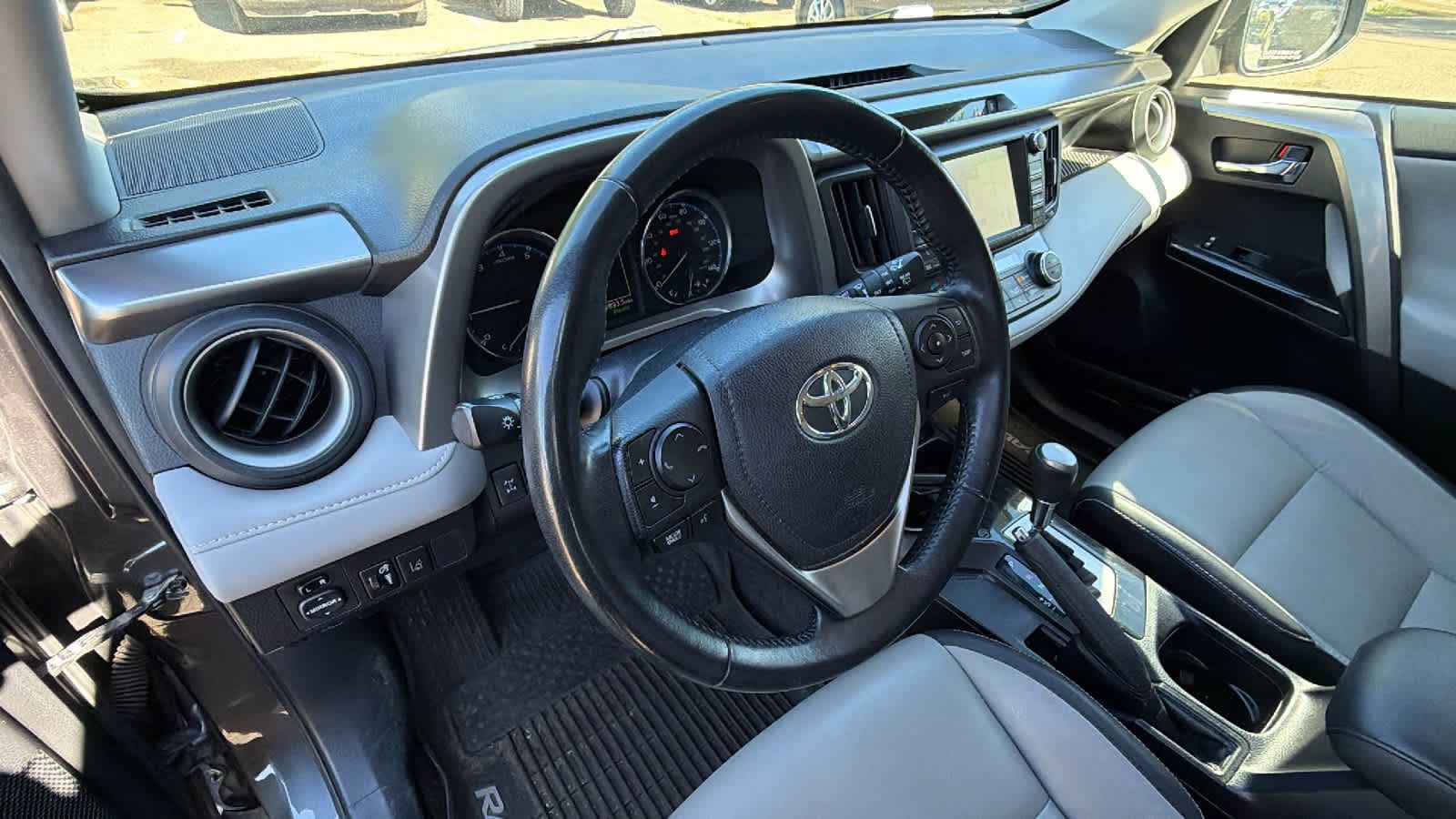 Thumbnail: 2018 Toyota RAV4 - 10