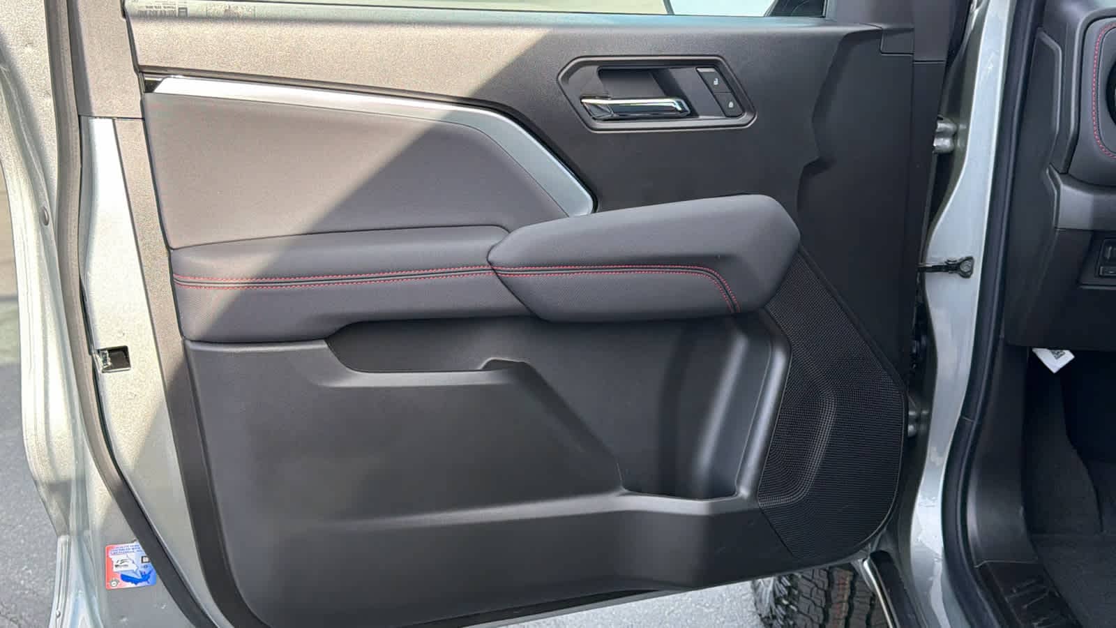 Thumbnail: 2026 Chevrolet Colorado - 23