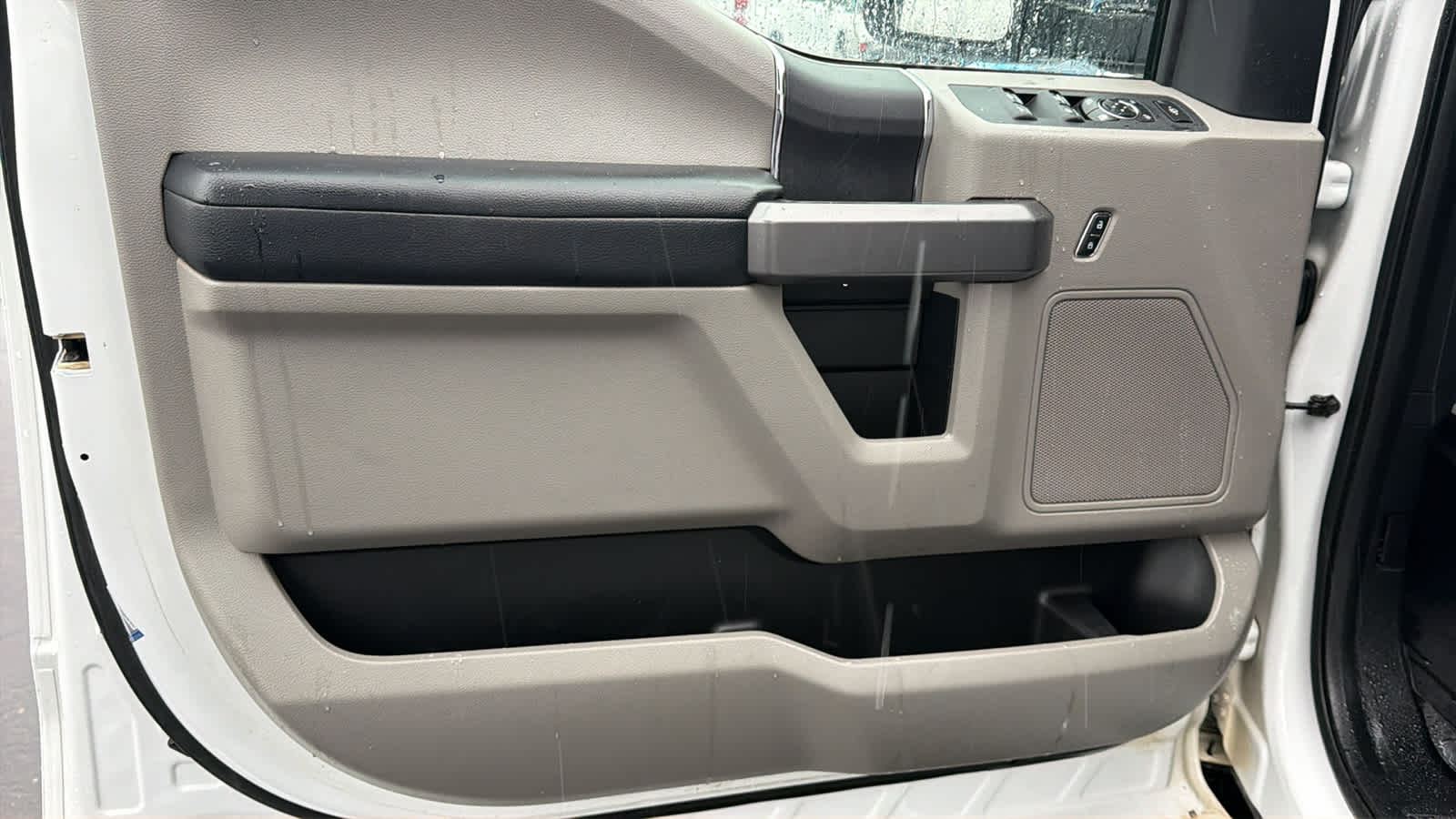 Thumbnail: 2018 Ford Econoline - 23