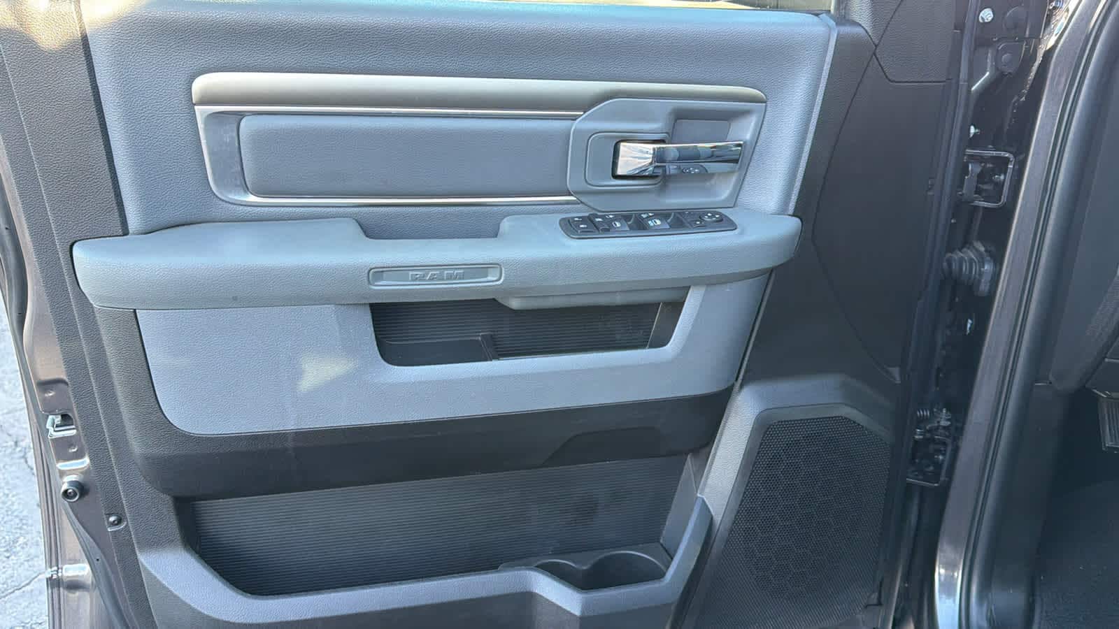 Thumbnail: 2019 RAM 1500 Classic - 23