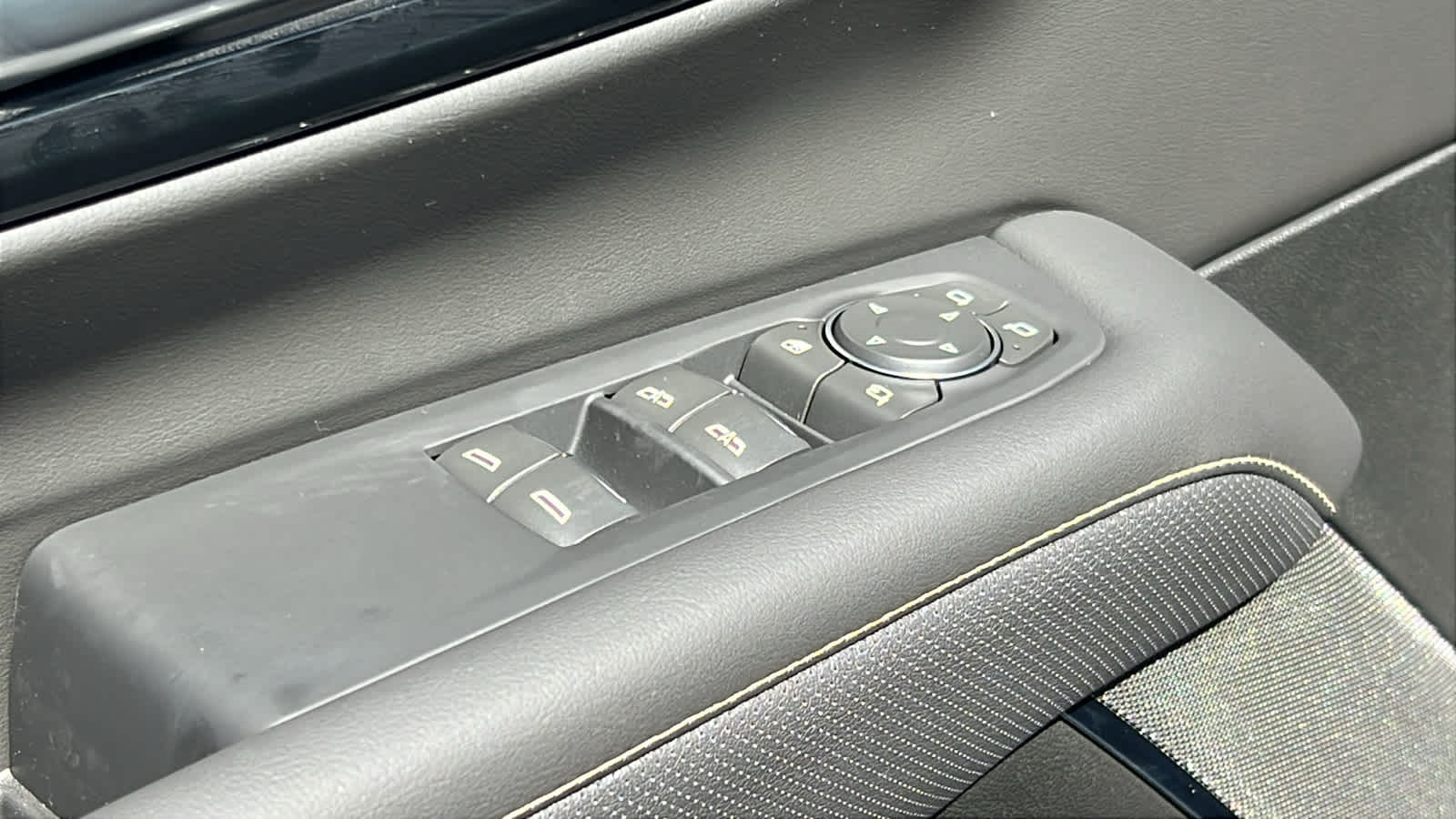 Thumbnail: 2025 Chevrolet Suburban - 22