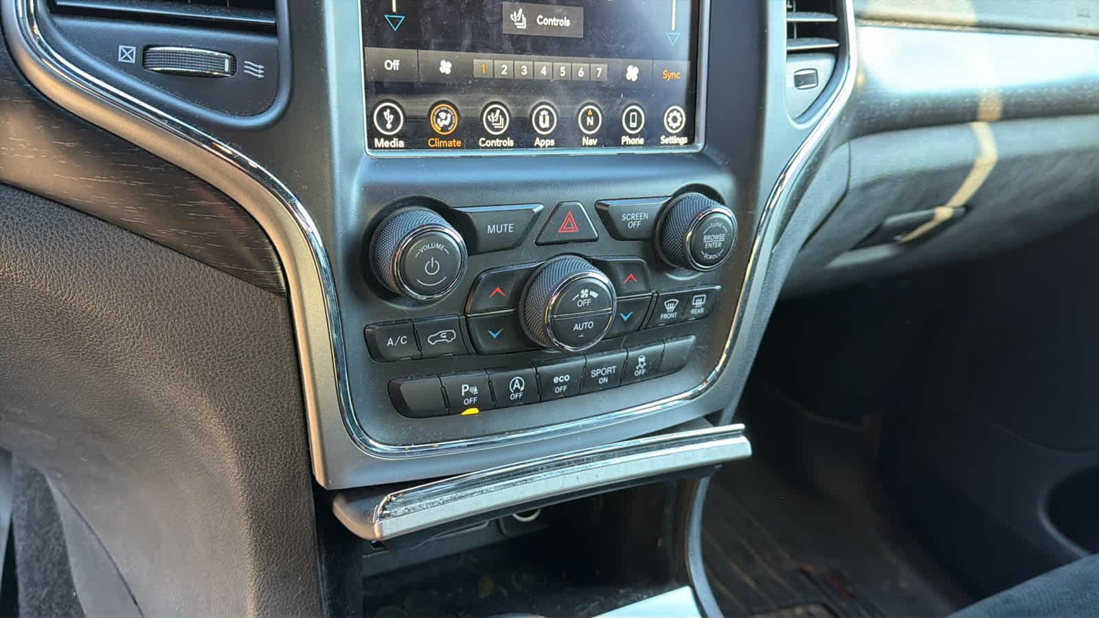 Thumbnail: 2018 Jeep Grand Cherokee - 13