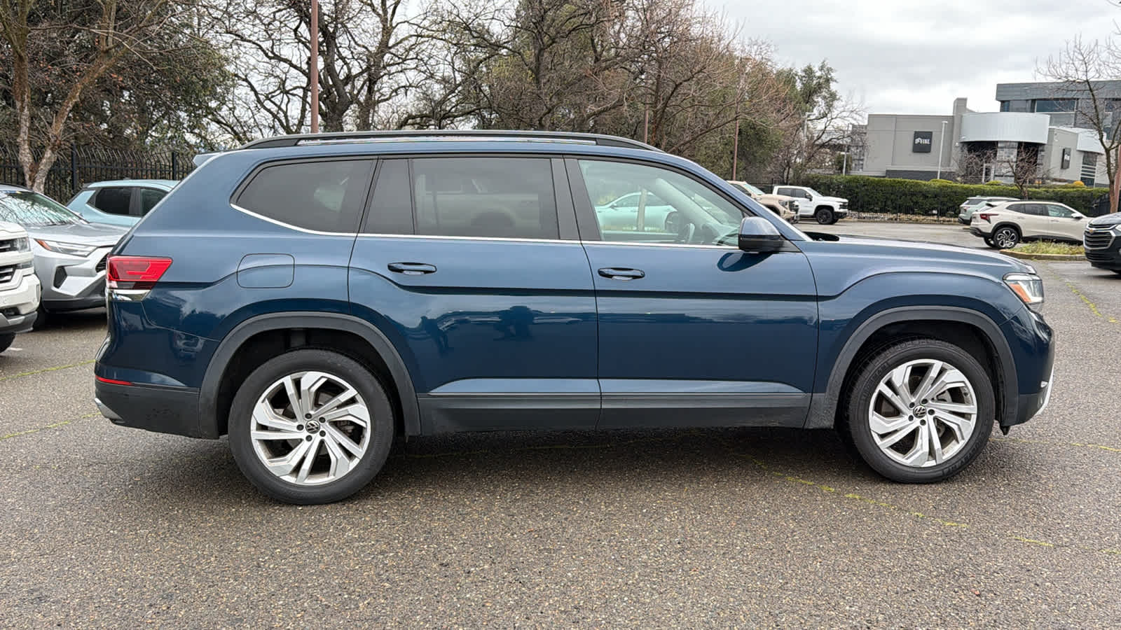 Thumbnail: 2021 Volkswagen Atlas - 4