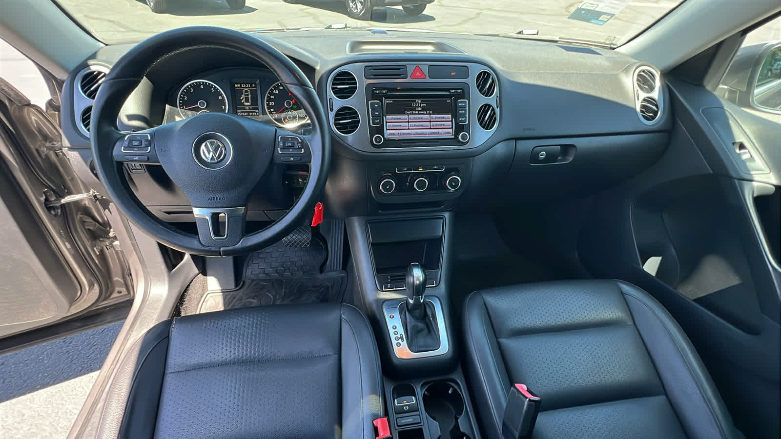 Thumbnail: 2011 Volkswagen Tiguan - 26