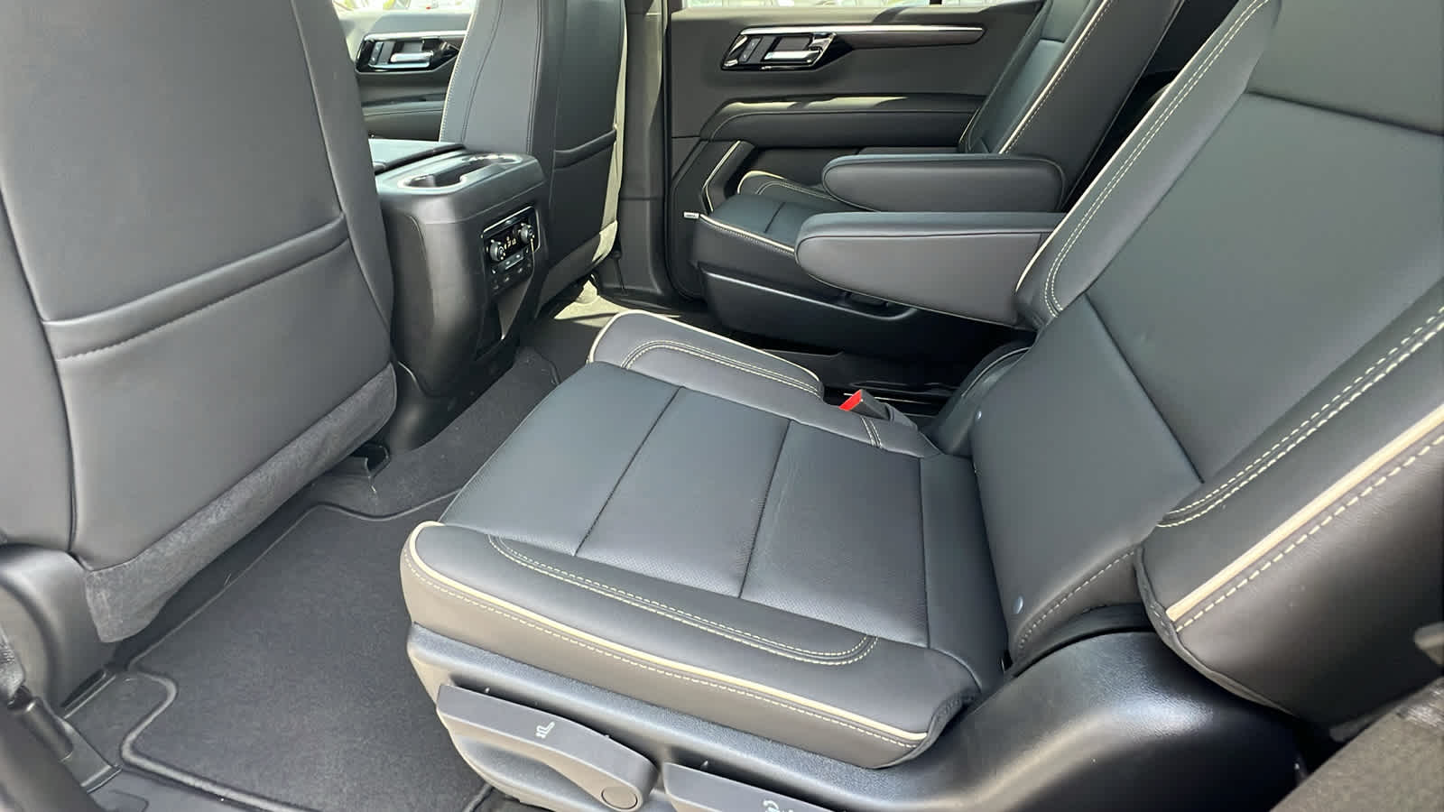 Thumbnail: 2025 Chevrolet Tahoe - 24