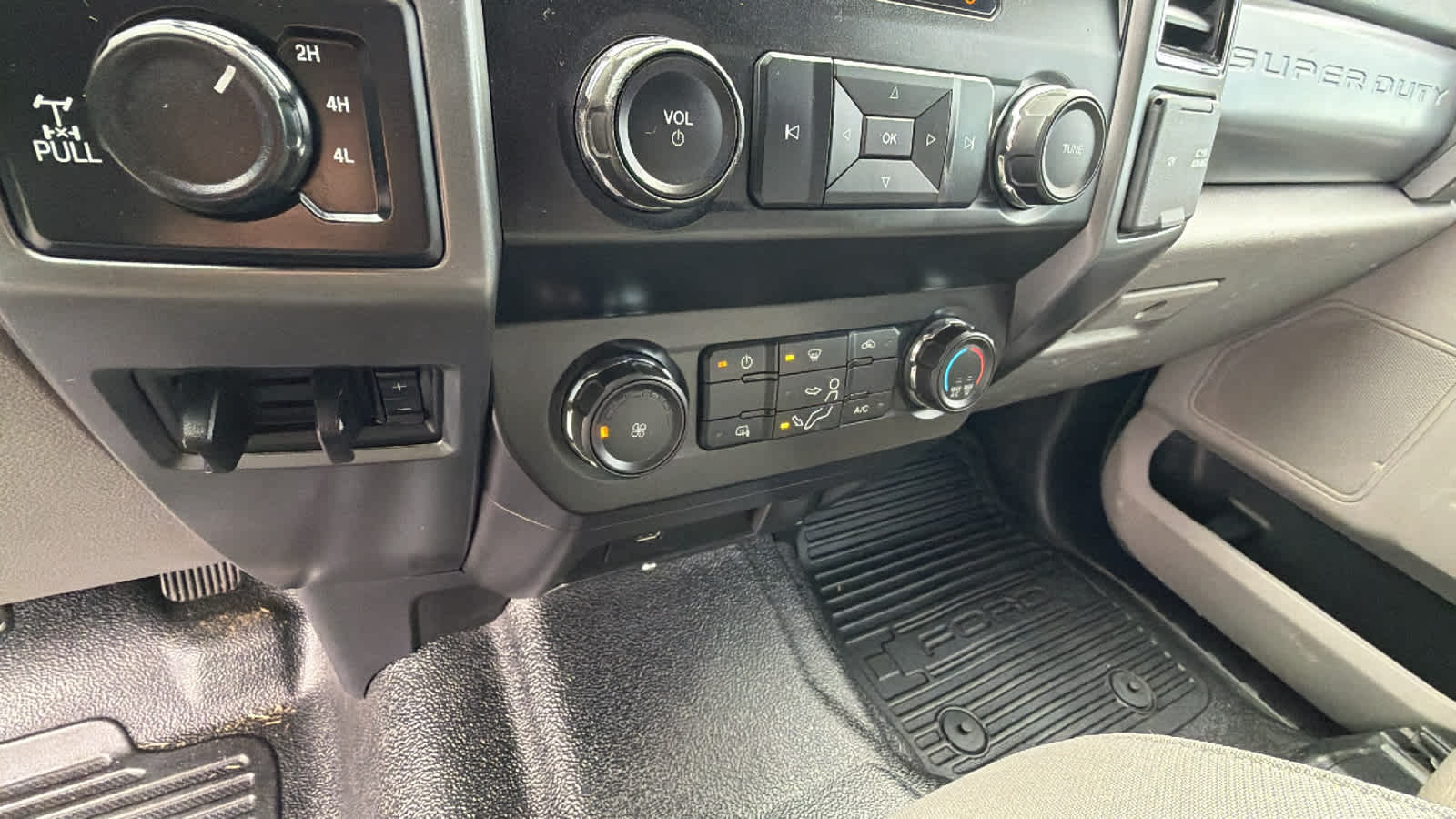 Thumbnail: 2019 Ford Econoline - 14