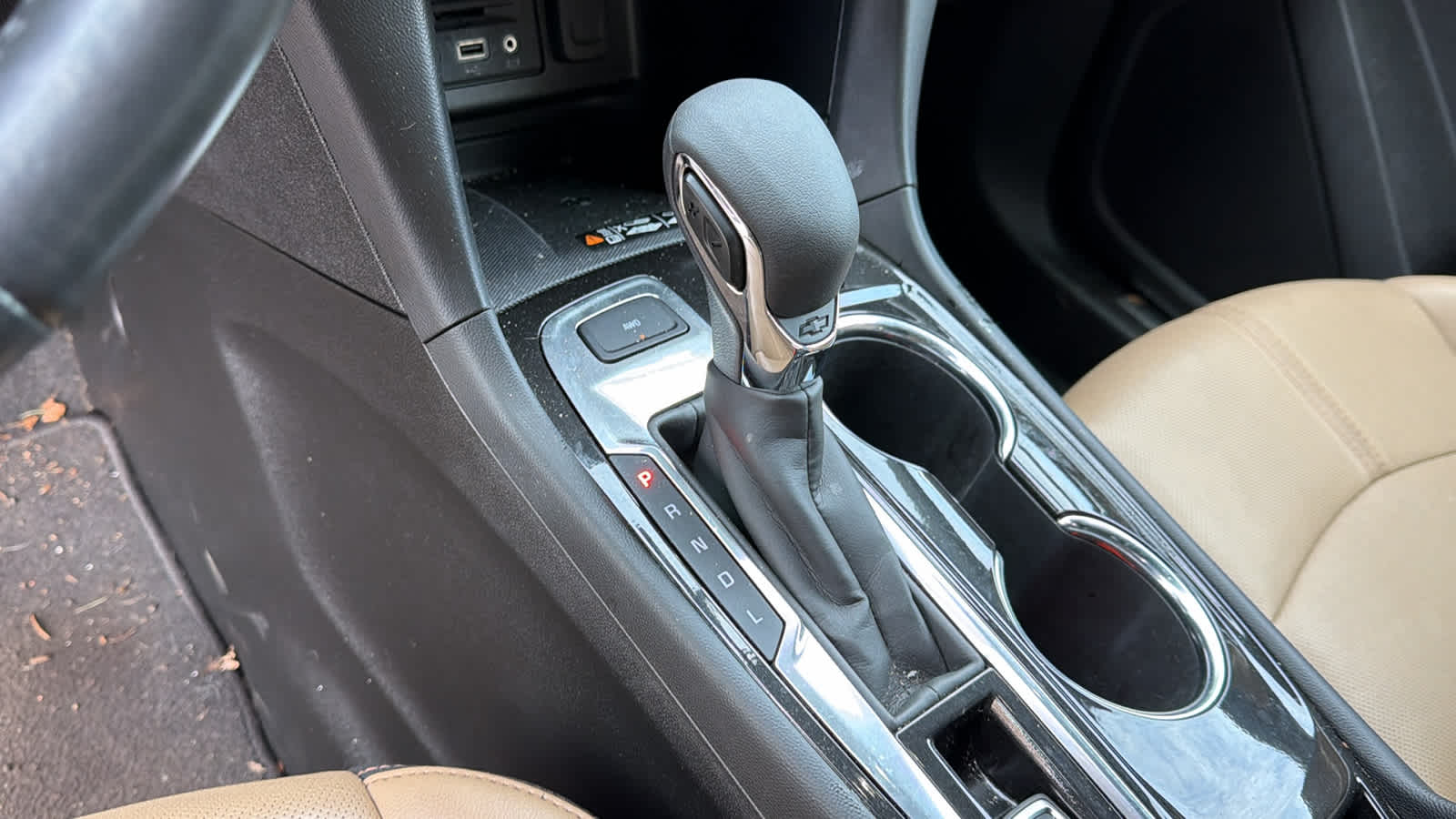 Thumbnail: 2022 Chevrolet Equinox - 12