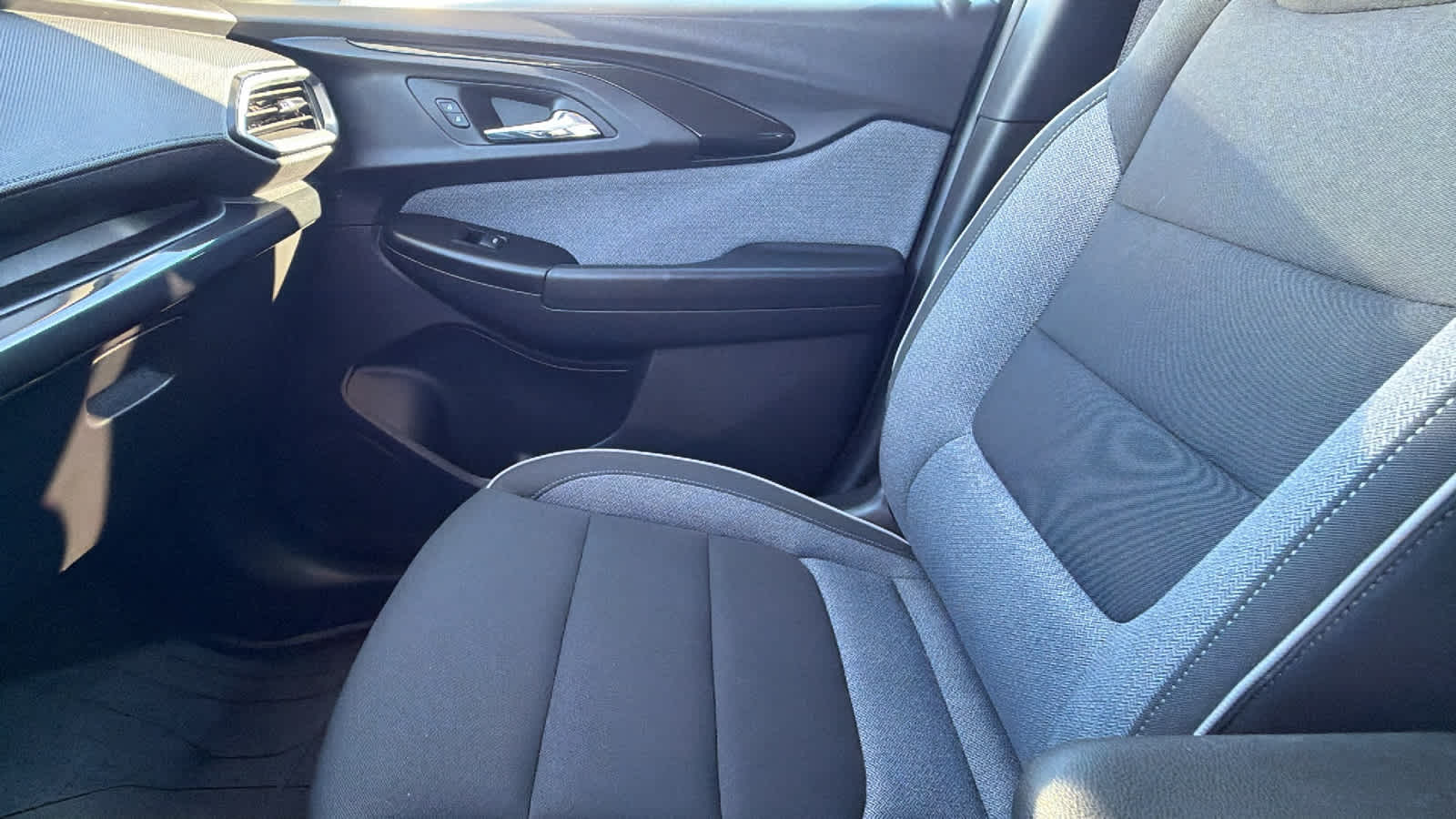 Thumbnail: 2023 Chevrolet TrailBlazer - 12