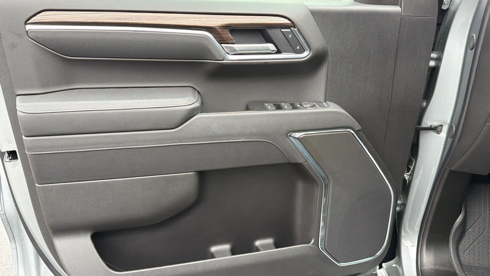 Thumbnail: 2026 Chevrolet Silverado 1500 - 23