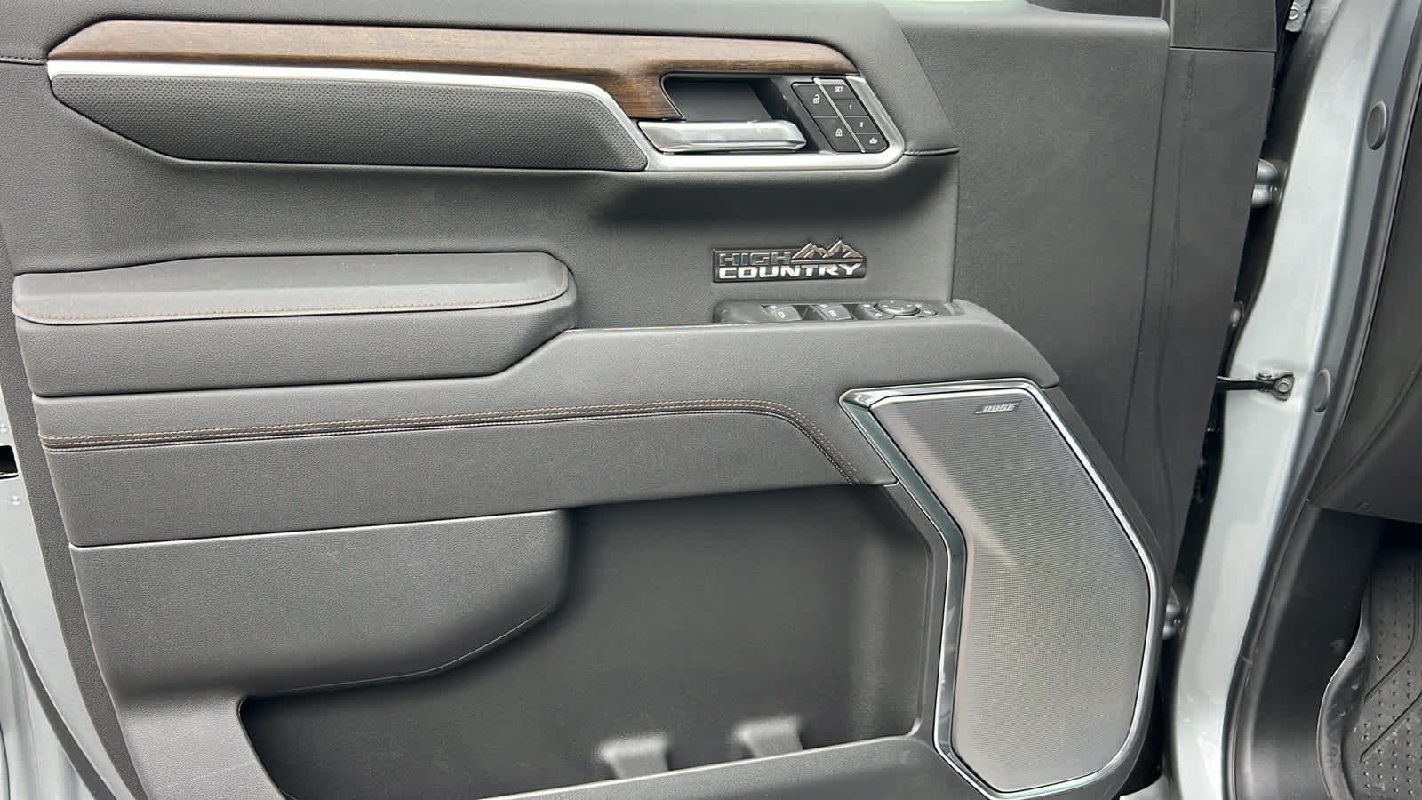 Thumbnail: 2025 Chevrolet Silverado 1500 - 23