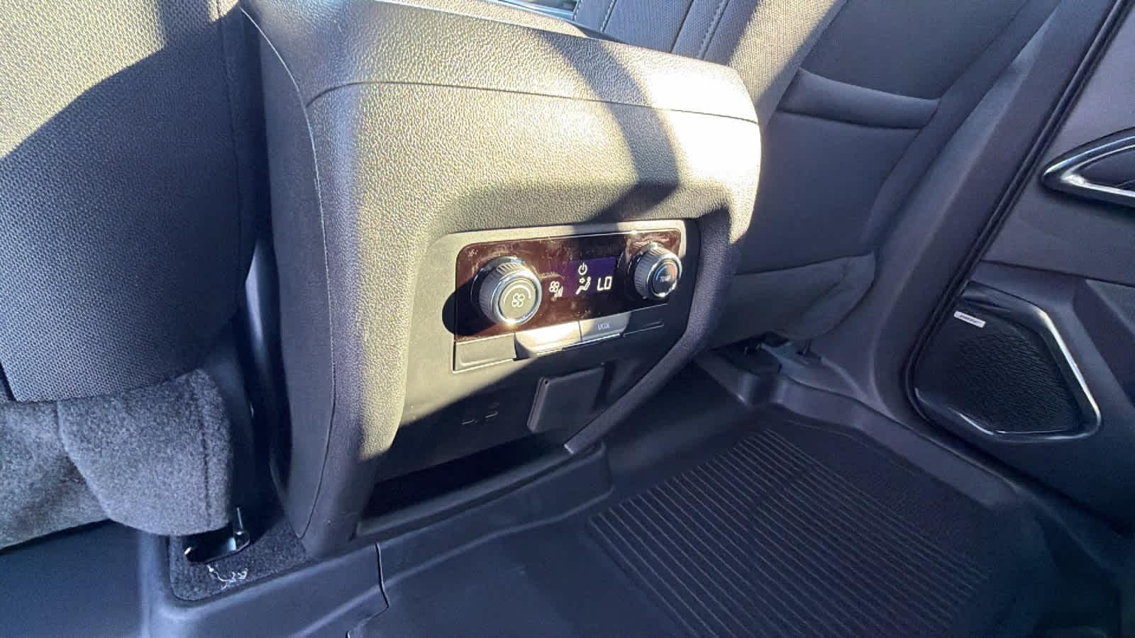 Thumbnail: 2026 Chevrolet Traverse - 25