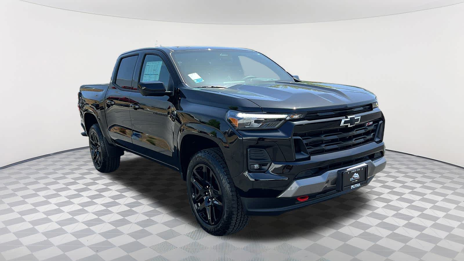 2025 Chevrolet Colorado Z71 photo 3
