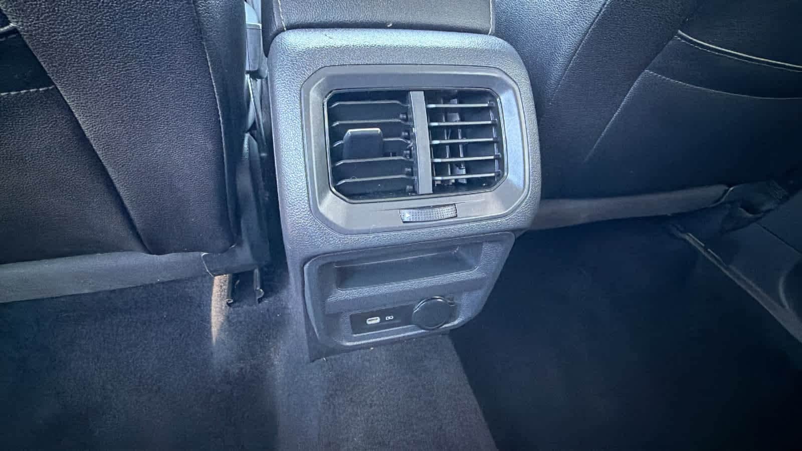 Thumbnail: 2021 Volkswagen Tiguan - 24