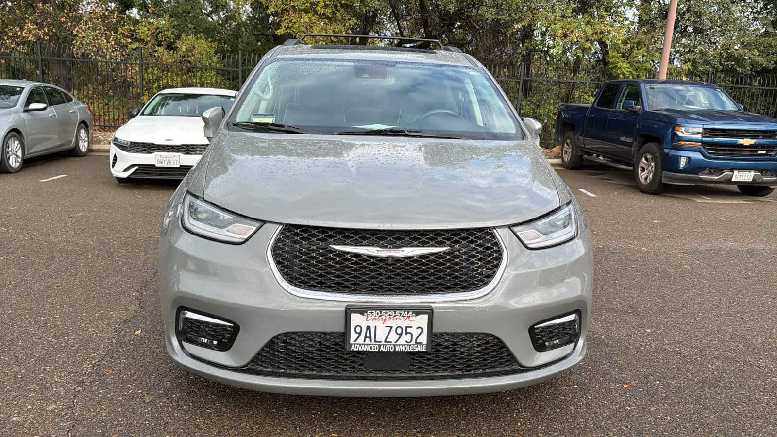 2022 Chrysler Pacifica Limited photo 2