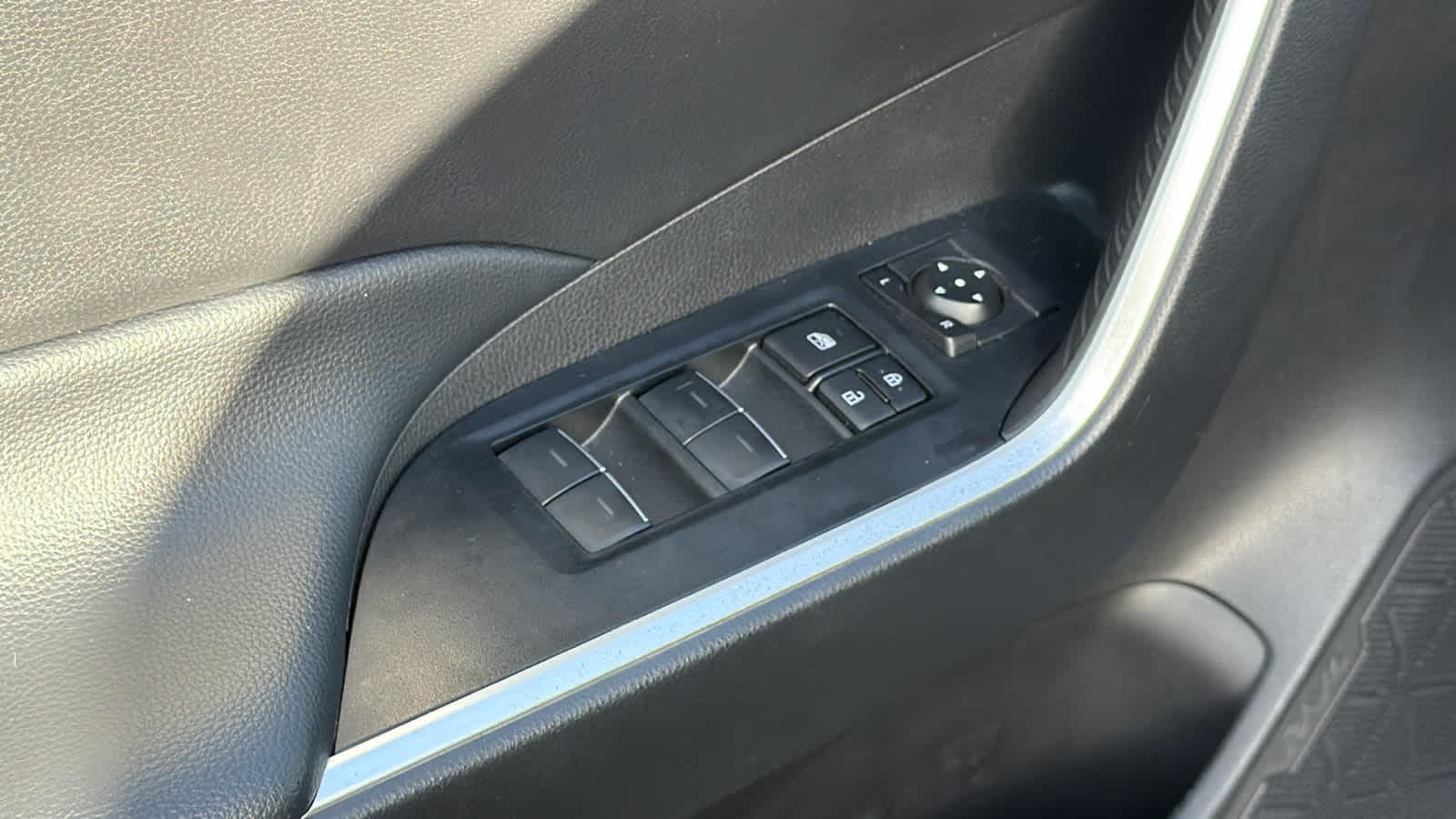 Thumbnail: 2024 Toyota RAV4 - 22