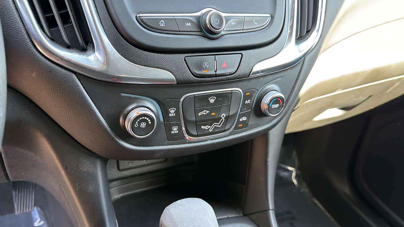 Thumbnail: 2022 Chevrolet Equinox - 13