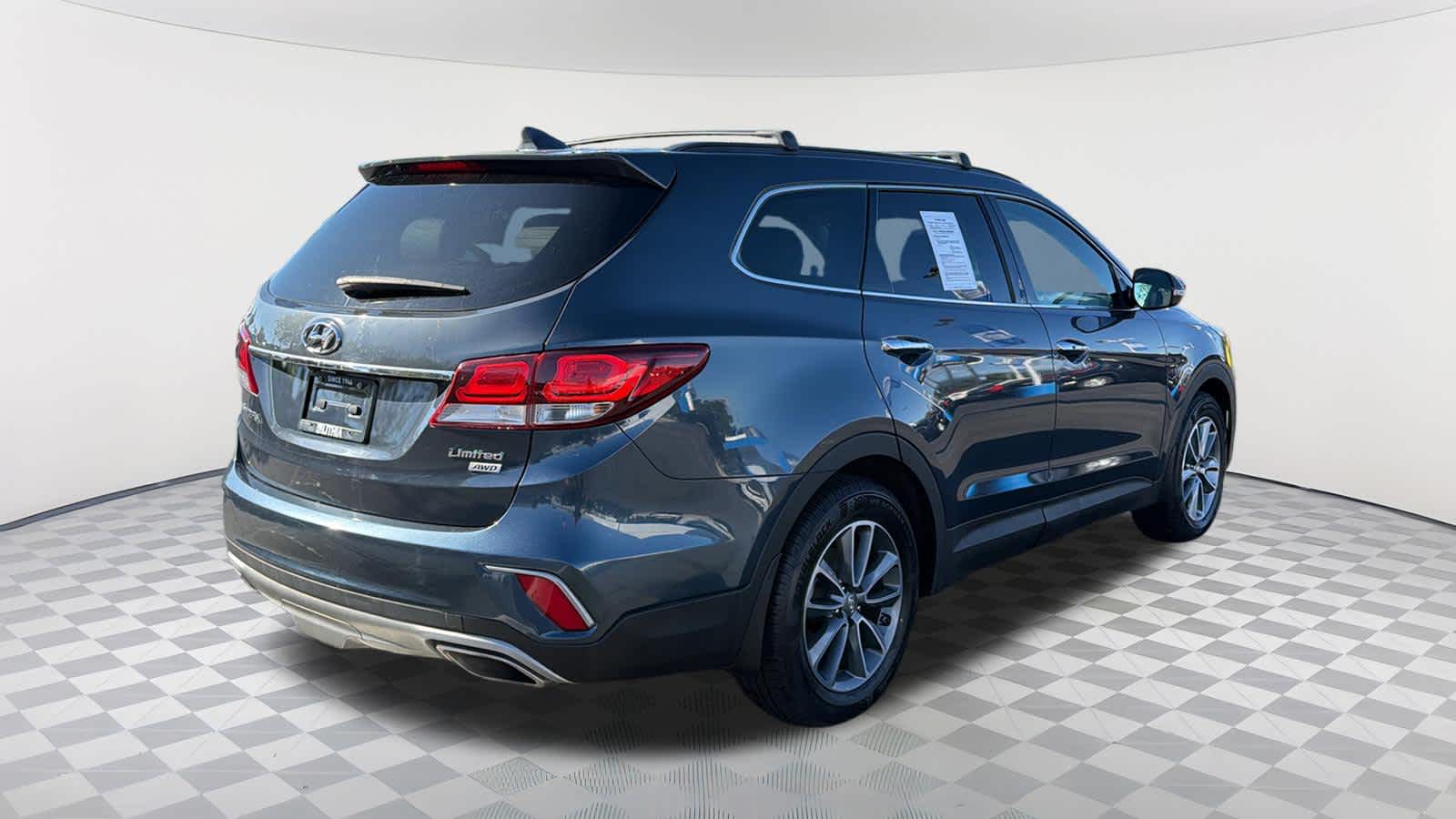 Thumbnail: 2017 Hyundai Santa Fe - 5