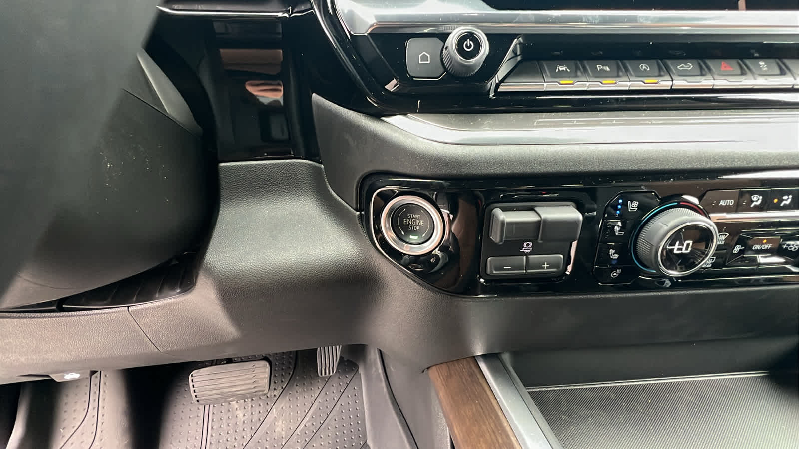 Thumbnail: 2025 Chevrolet Silverado 1500 - 17